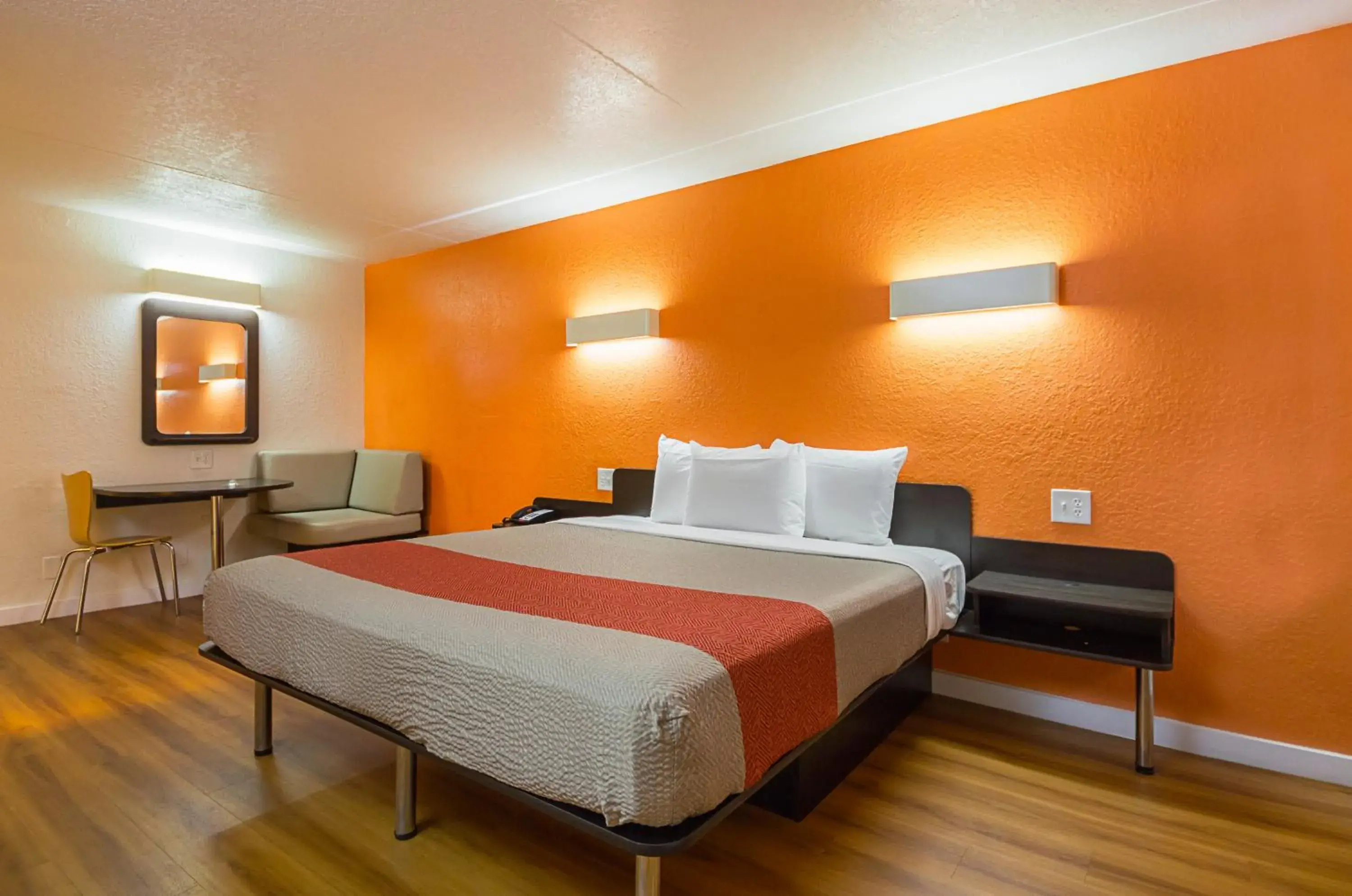 King Room with Roll-in Shower - single occupancy - Disability Access - Non-Smoking in Motel 6-Garland, TX - Northeast Dallas King Room with Roll-in Shower - single occupancy - Disability Access - Non-Smoking in Motel 6-Garland, TX - Northeast Dallas