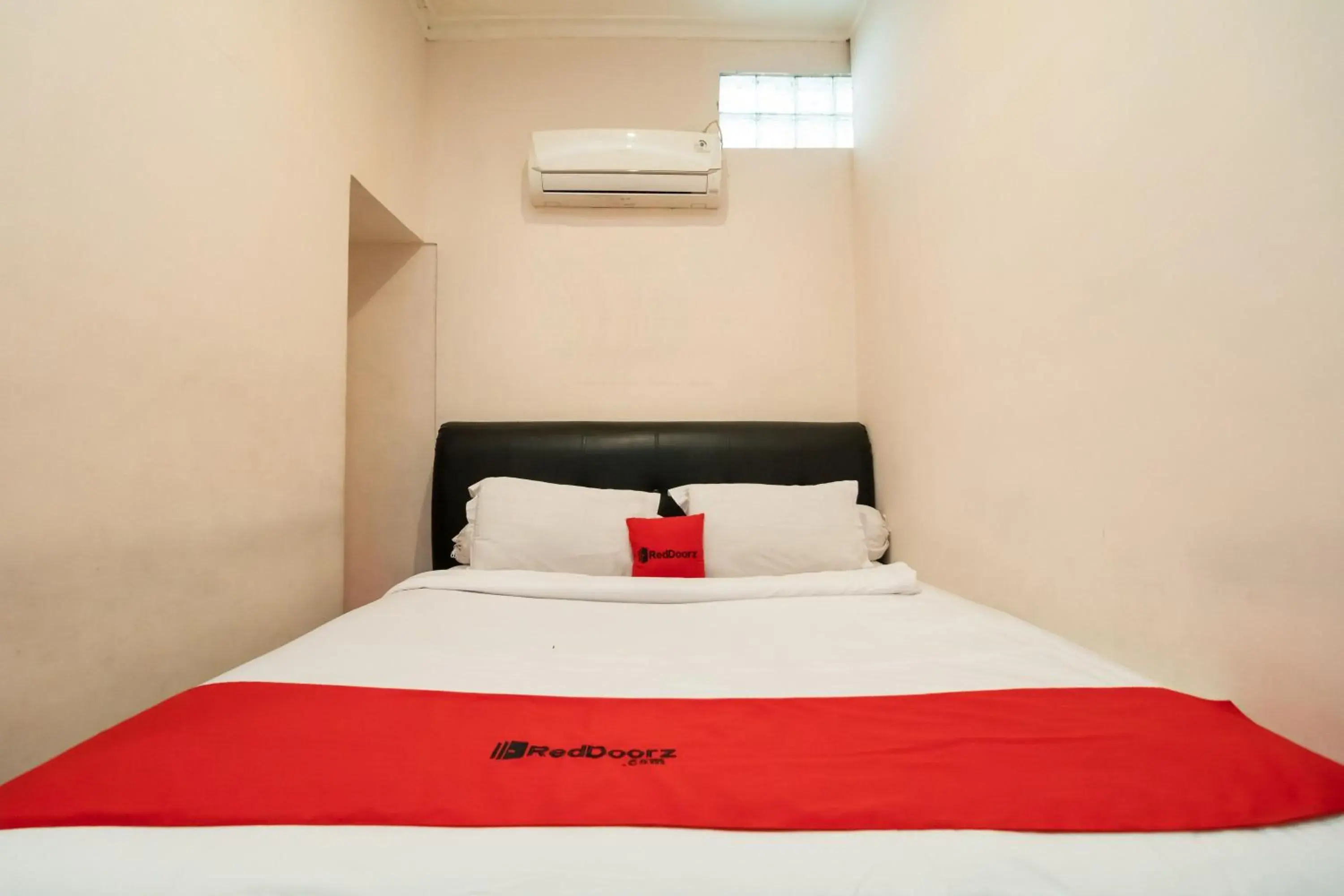 Standard Double Room in RedDoorz At Fella Homestay Medan Standard Double Room in RedDoorz At Fella Homestay Medan