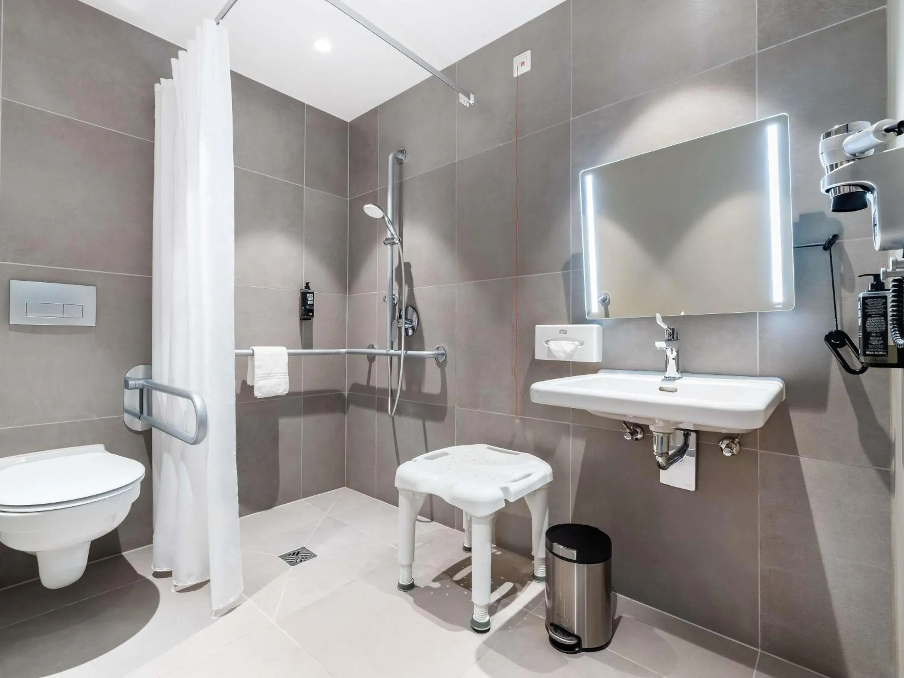 Family Room - Disability Access in ibis Regensburg Zentrum Family Room - Disability Access in ibis Regensburg Zentrum