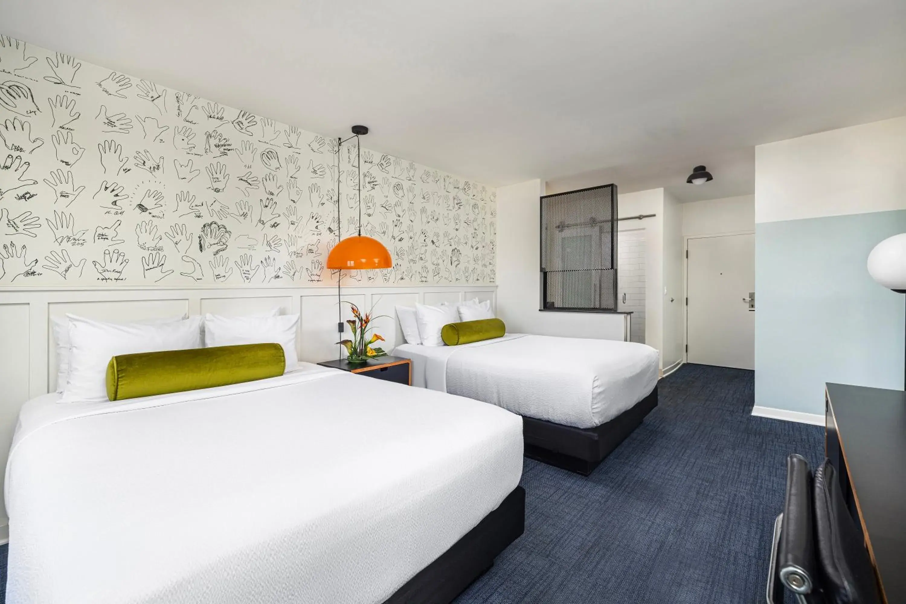 Queen Room with Two Queen Beds - Disability Access in Hotel Erwin Venice Beach Queen Room with Two Queen Beds - Disability Access in Hotel Erwin Venice Beach