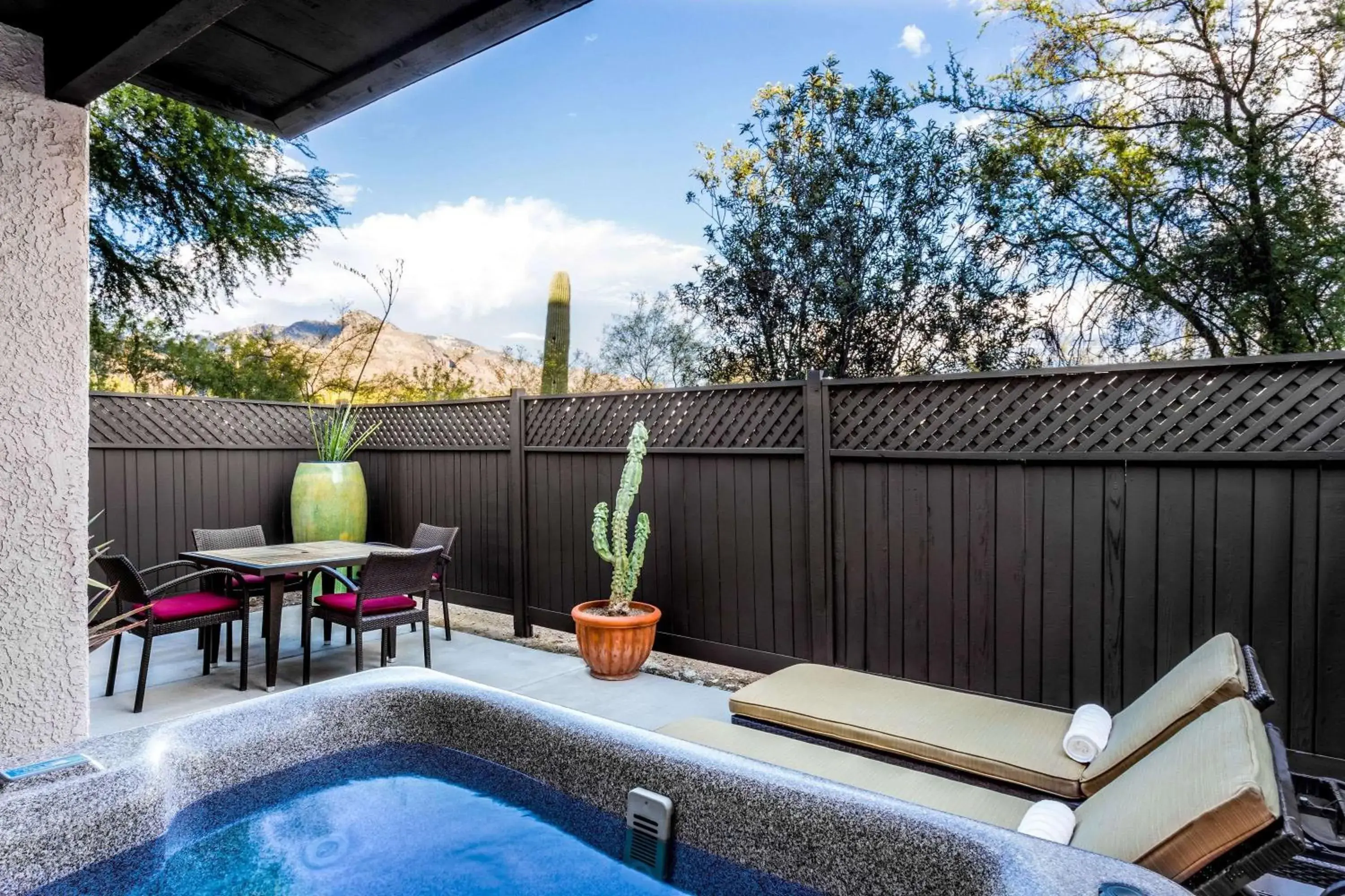 1 King Bed. Casita Stargazer, One-Bedroom Suite in Westward Look Wyndham Grand Resort & Spa 1 King Bed. Casita Stargazer, One-Bedroom Suite in Westward Look Wyndham Grand Resort & Spa