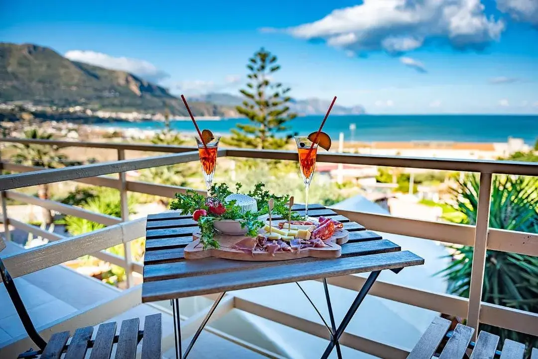 Double Room with Balcony and Sea View in SCIUSCIA' Double Room with Balcony and Sea View in SCIUSCIA'