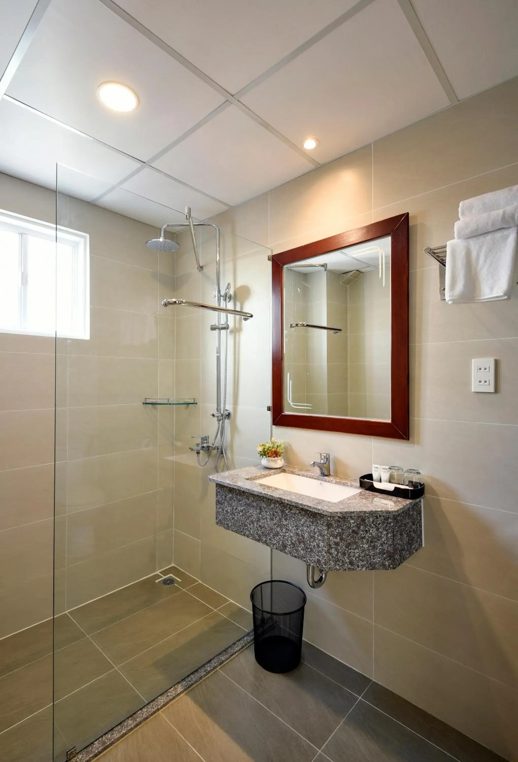 Deluxe Triple Room in Hue My Hotel Deluxe Triple Room in Hue My Hotel