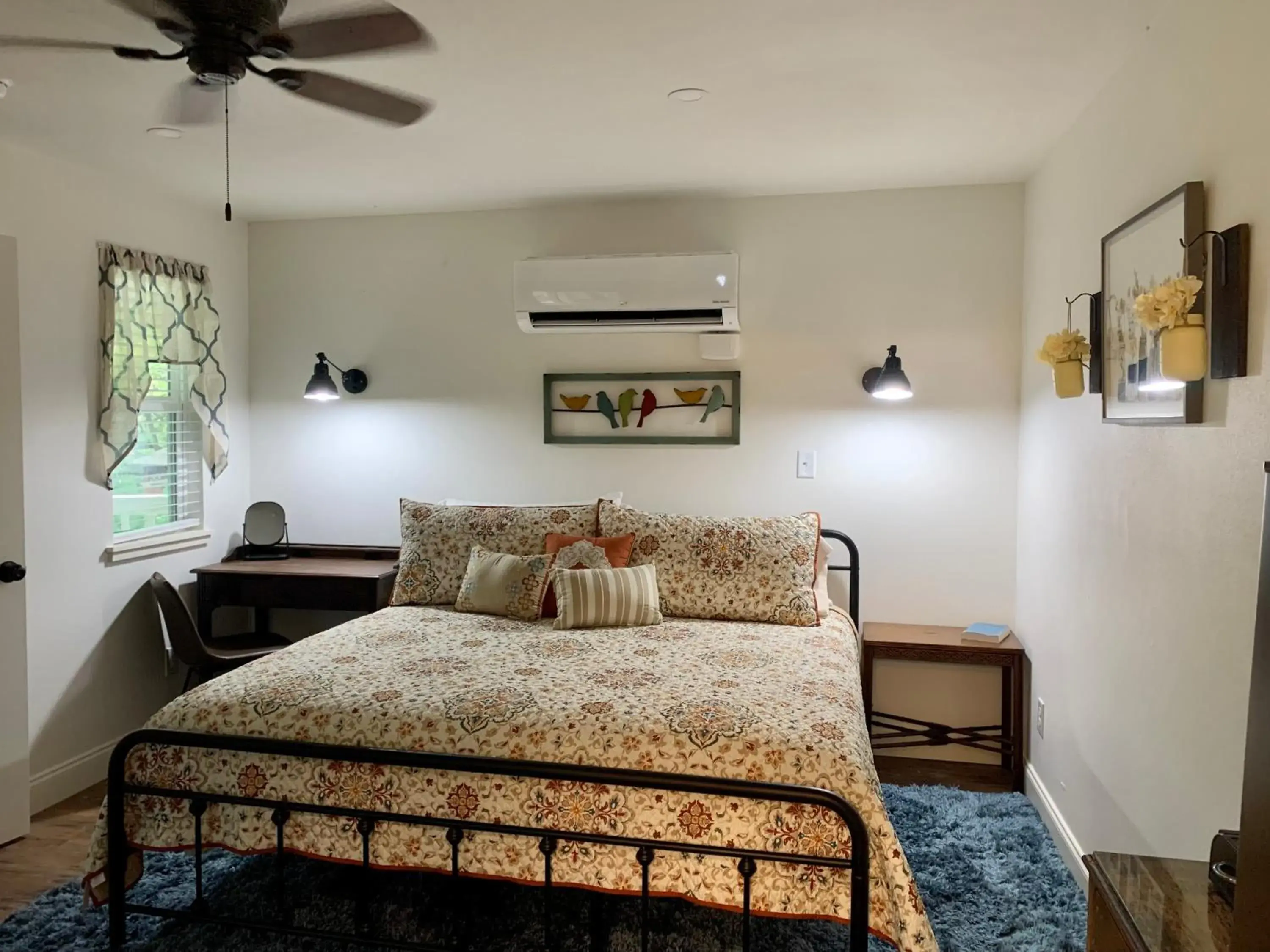 King Suite with Balcony in Lamb's Rest Inn King Suite with Balcony in Lamb's Rest Inn