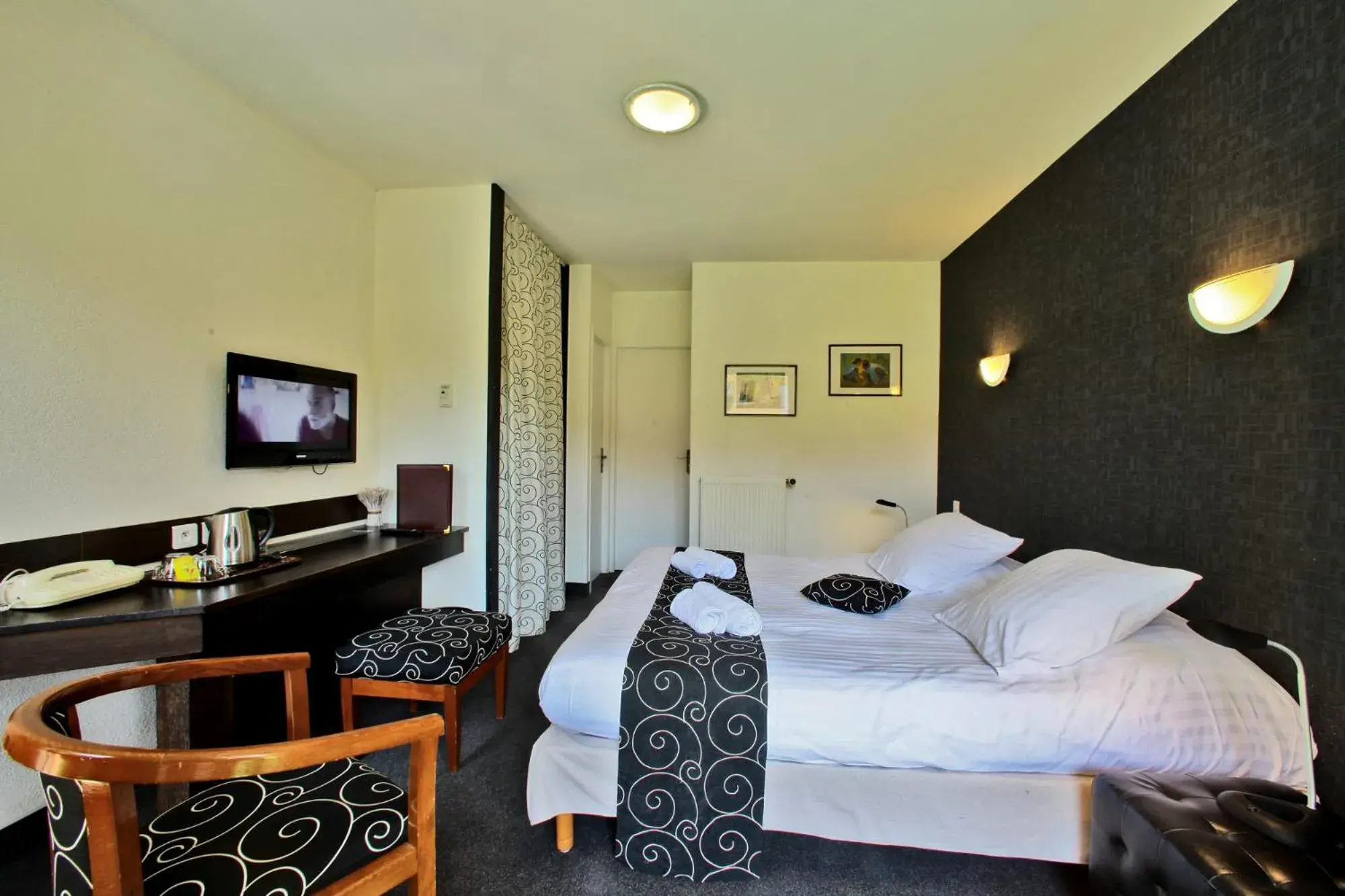 Comfort Double Room in Hotel de Compostelle Comfort Double Room in Hotel de Compostelle