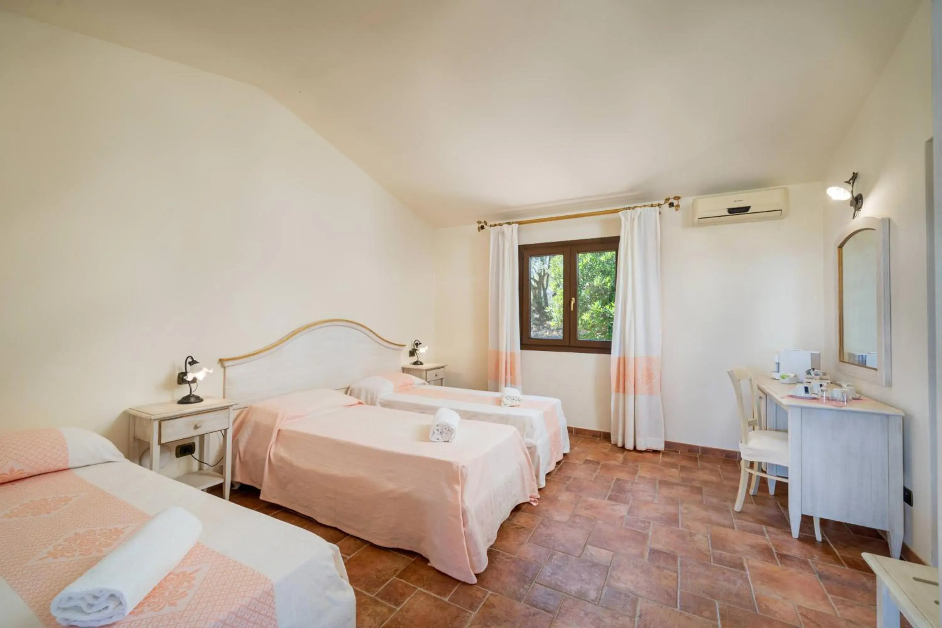 Triple Room with Patio and Garden View in Borgo Alba Barona Turismo Rurale Triple Room with Patio and Garden View in Borgo Alba Barona Turismo Rurale