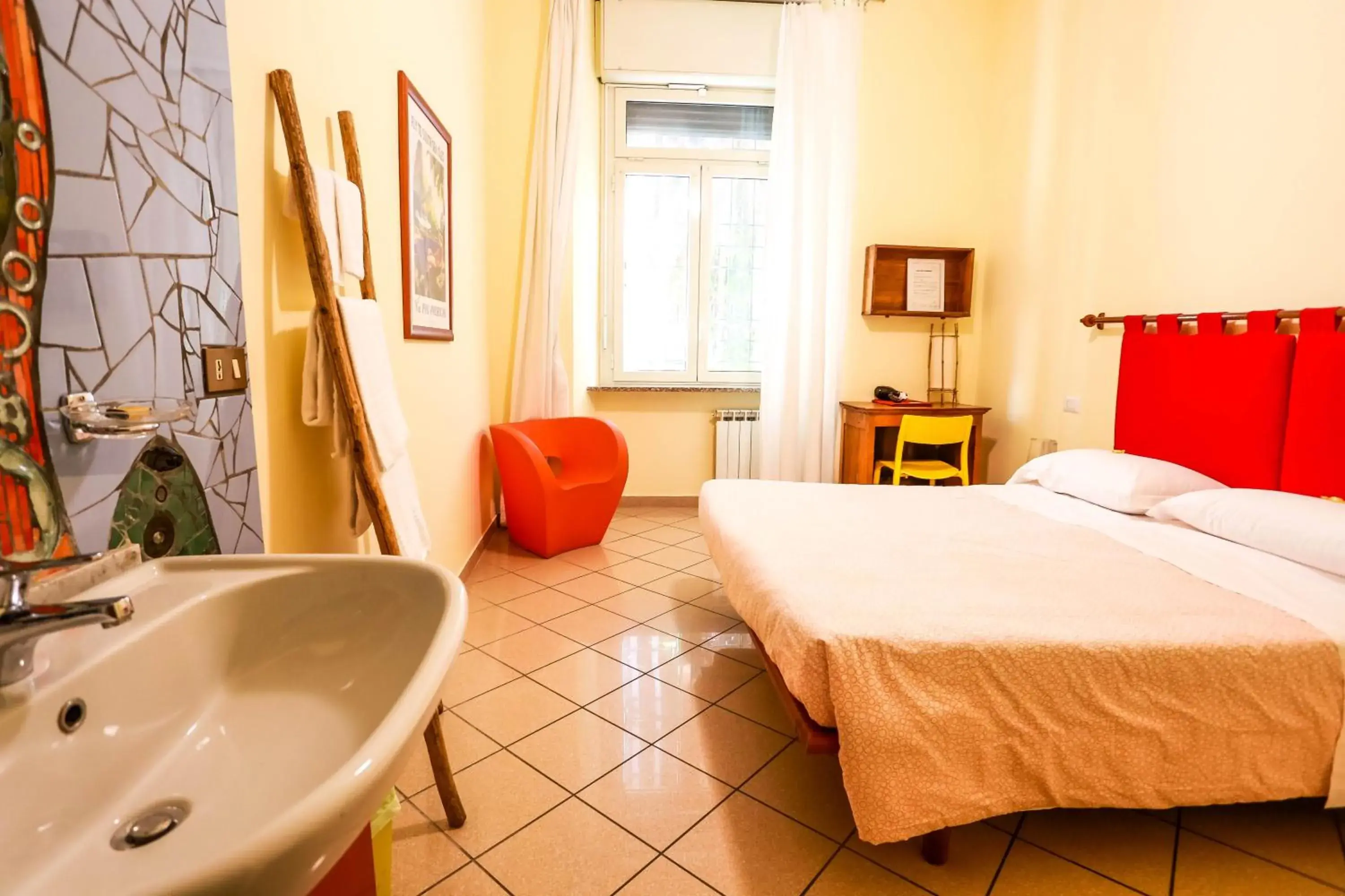 Standard Double Room in The Beehive Hostel Standard Double Room in The Beehive Hostel