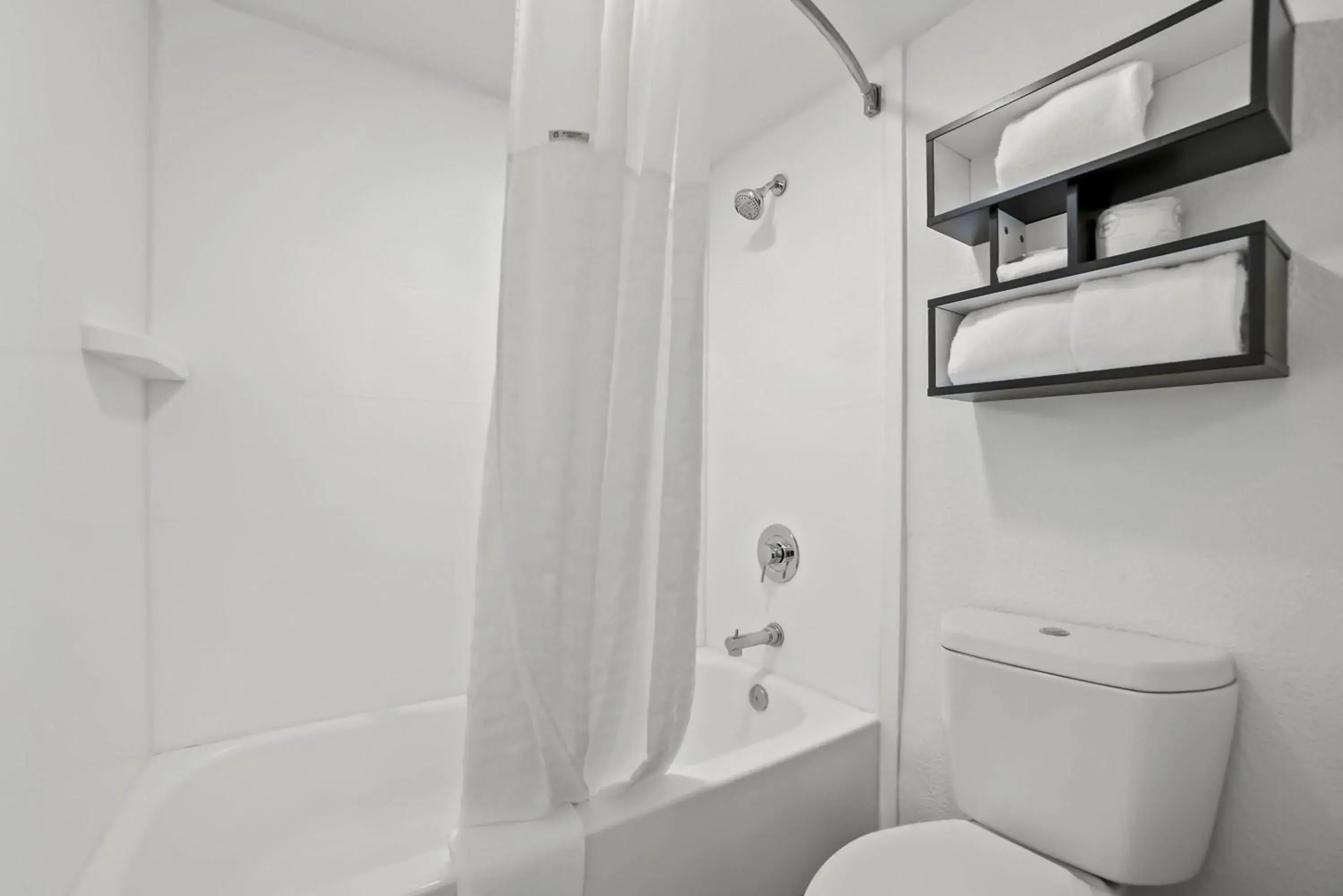 Deluxe King Room - Non-Smoking in Howard Johnson by Wyndham Columbus Fort Moore Deluxe King Room - Non-Smoking in Howard Johnson by Wyndham Columbus Fort Moore