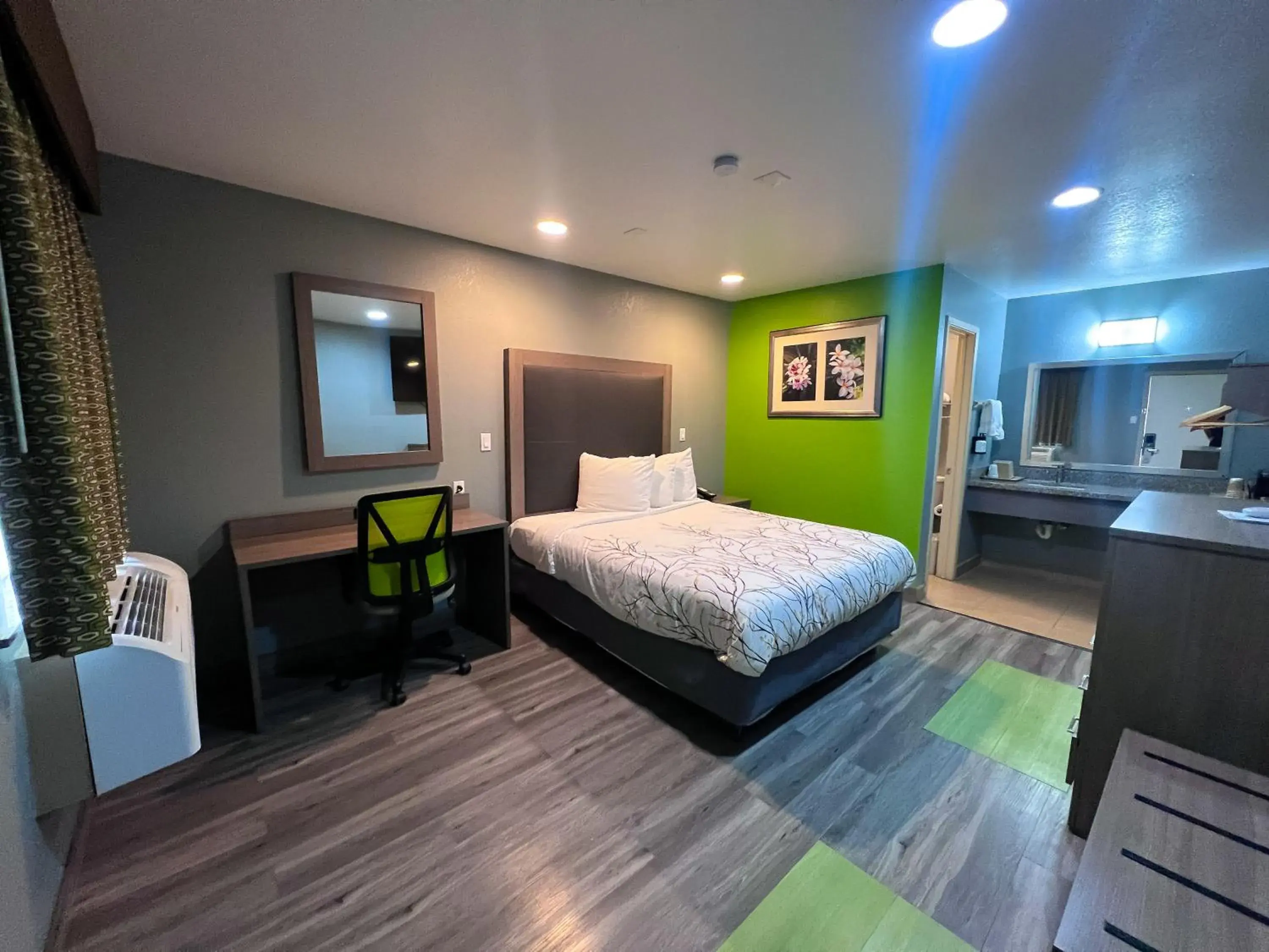 Queen Room in Fort Davis Inn & RV Park Queen Room in Fort Davis Inn & RV Park