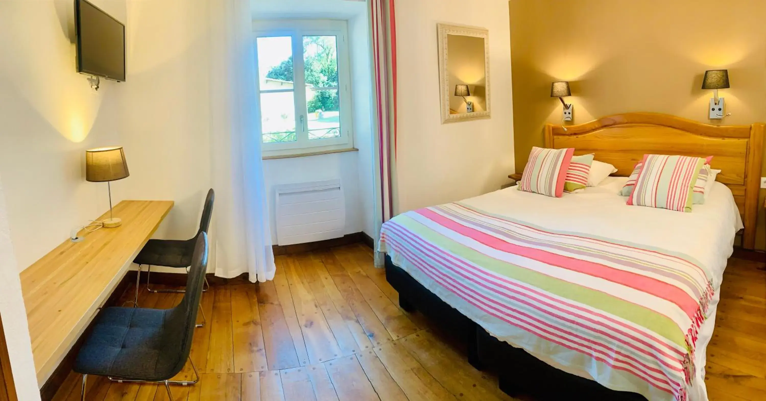 Twin Room in Hôtel Le Troubadour à Rocamadour Twin Room in Hôtel Le Troubadour à Rocamadour