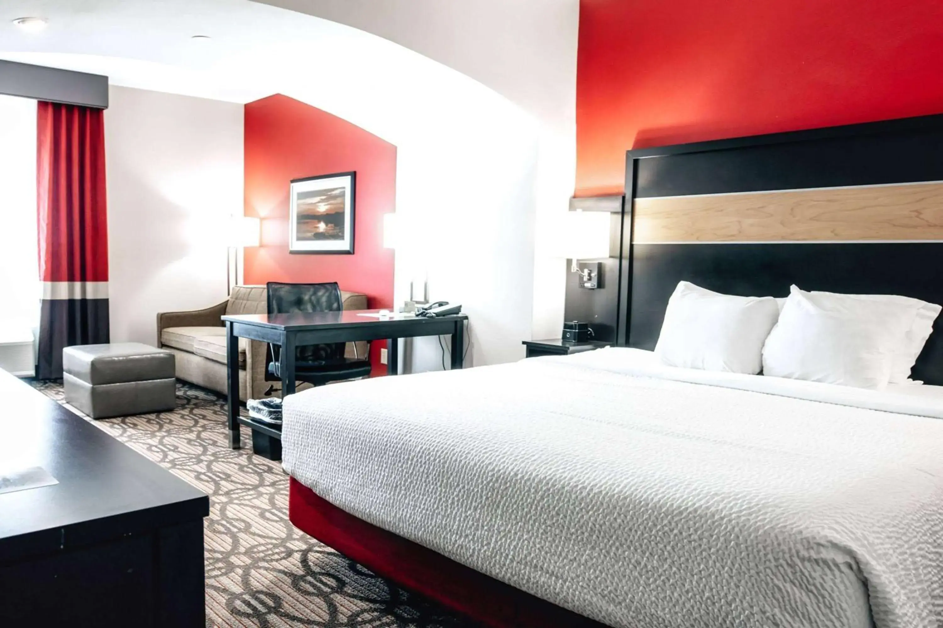 Deluxe King Room with Sofa Bed - Mobility and Hearing Access/Non-Smoking in La Quinta by Wyndham Starkville at MSU Deluxe King Room with Sofa Bed - Mobility and Hearing Access/Non-Smoking in La Quinta by Wyndham Starkville at MSU