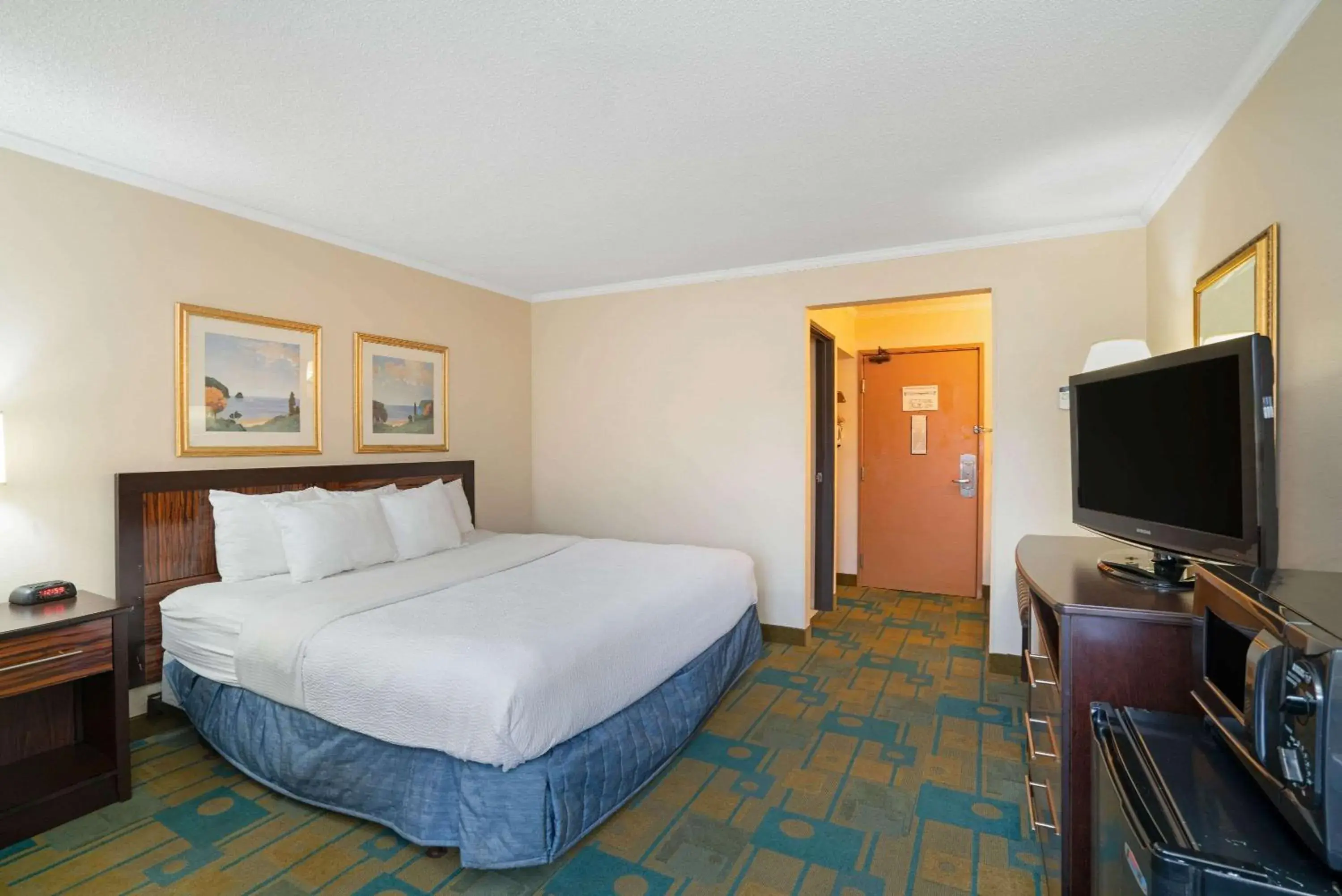 Deluxe King Room in La Quinta by Wyndham Jackson Deluxe King Room in La Quinta by Wyndham Jackson