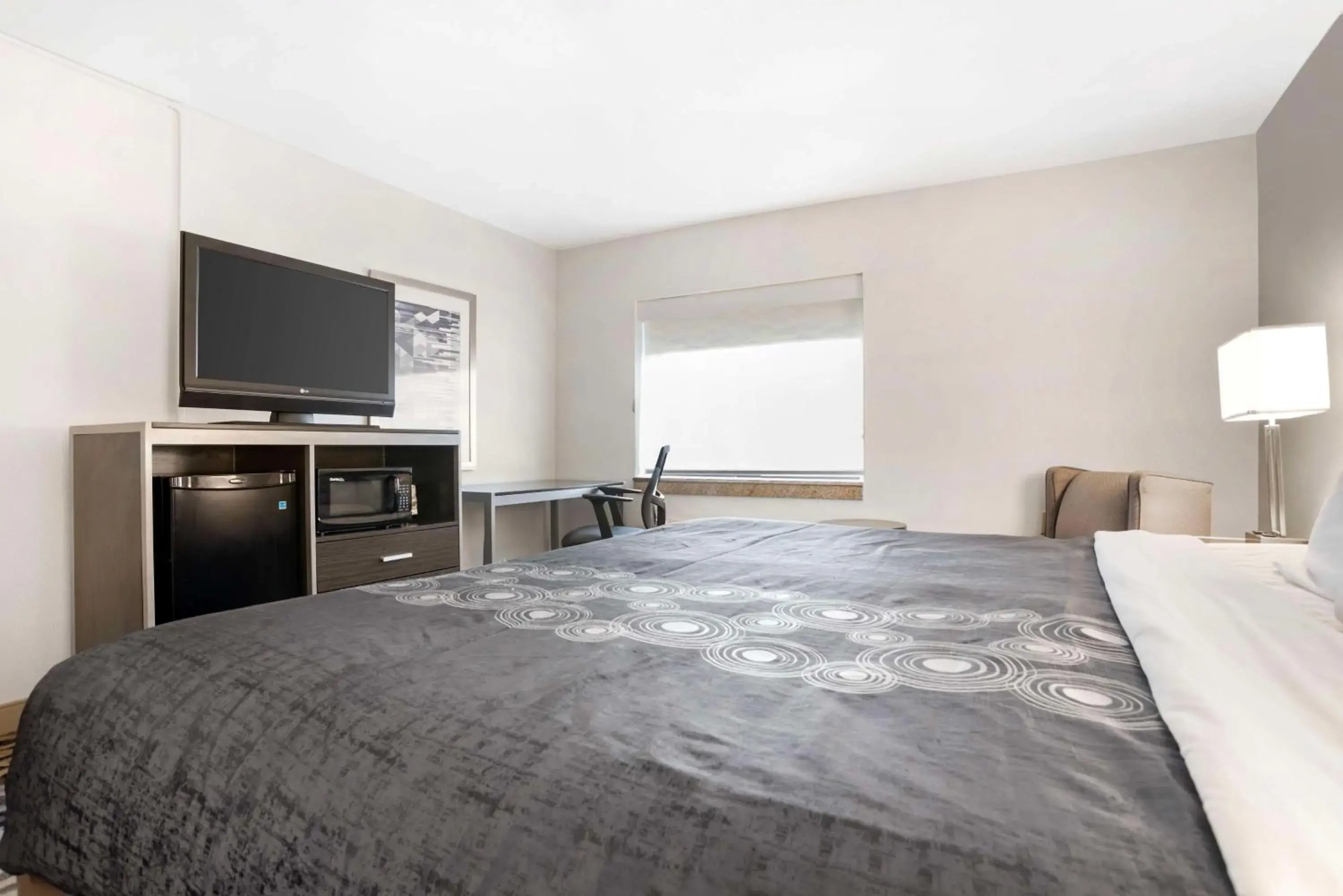 Queen Room with Bath Tub - Mobility Accessible/Non-Smoking in Best Western Montgomery I-85 North Queen Room with Bath Tub - Mobility Accessible/Non-Smoking in Best Western Montgomery I-85 North