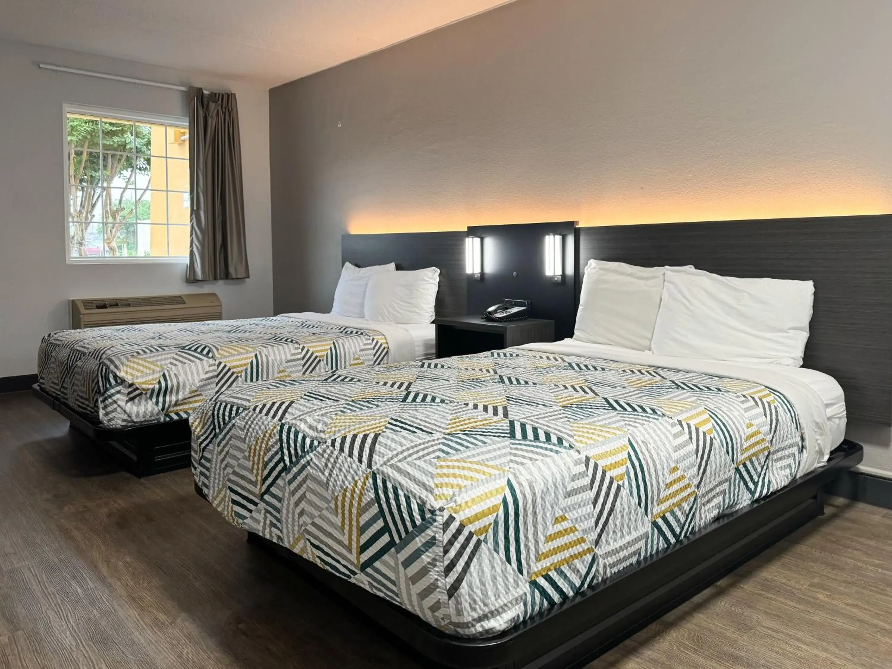 Quadruple Room - Smoking in Motel 6 Huntsville AL University Dr. Quadruple Room - Smoking in Motel 6 Huntsville AL University Dr.