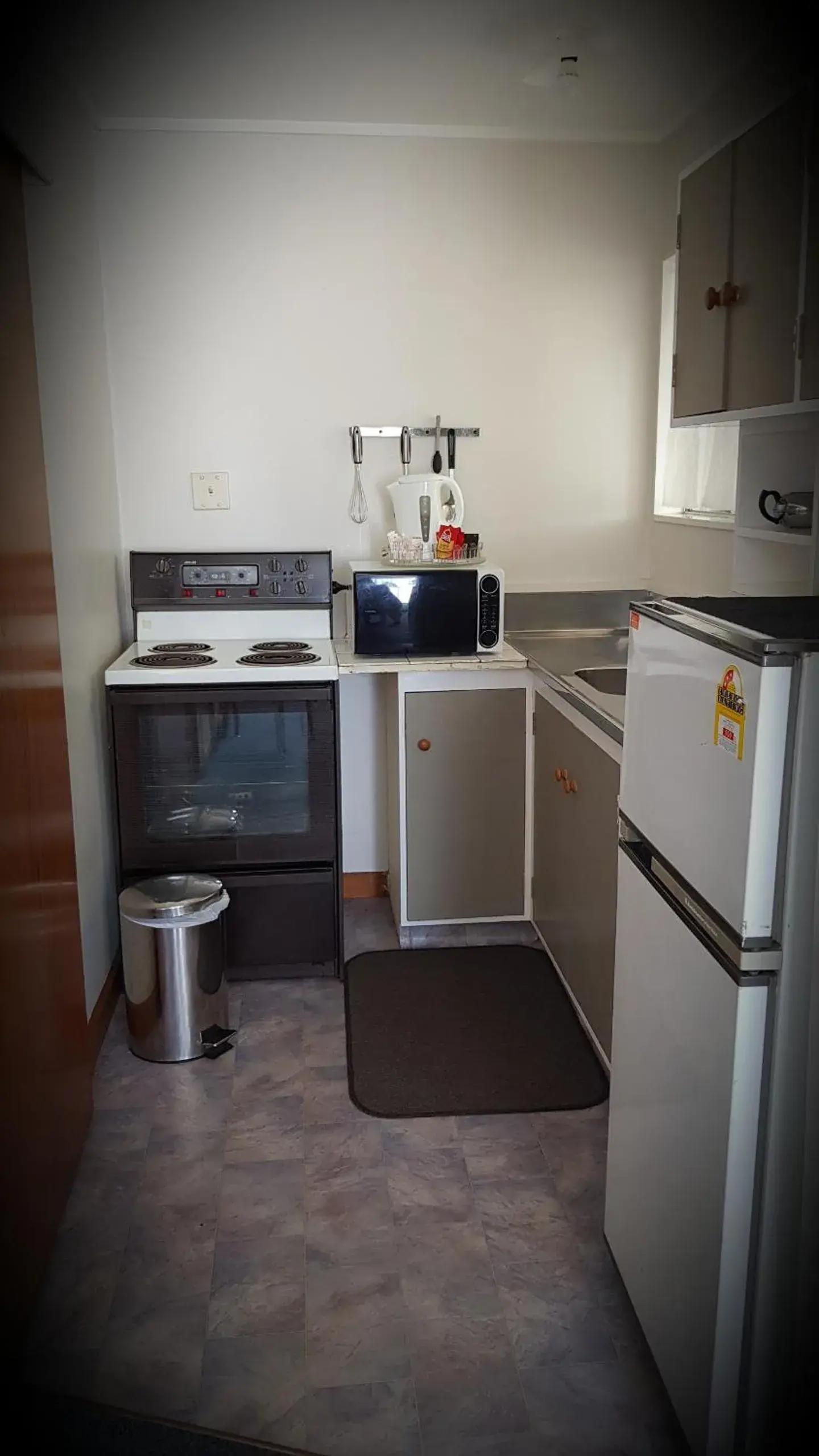 One-Bedroom Suite in Chanel Court Motel One-Bedroom Suite in Chanel Court Motel