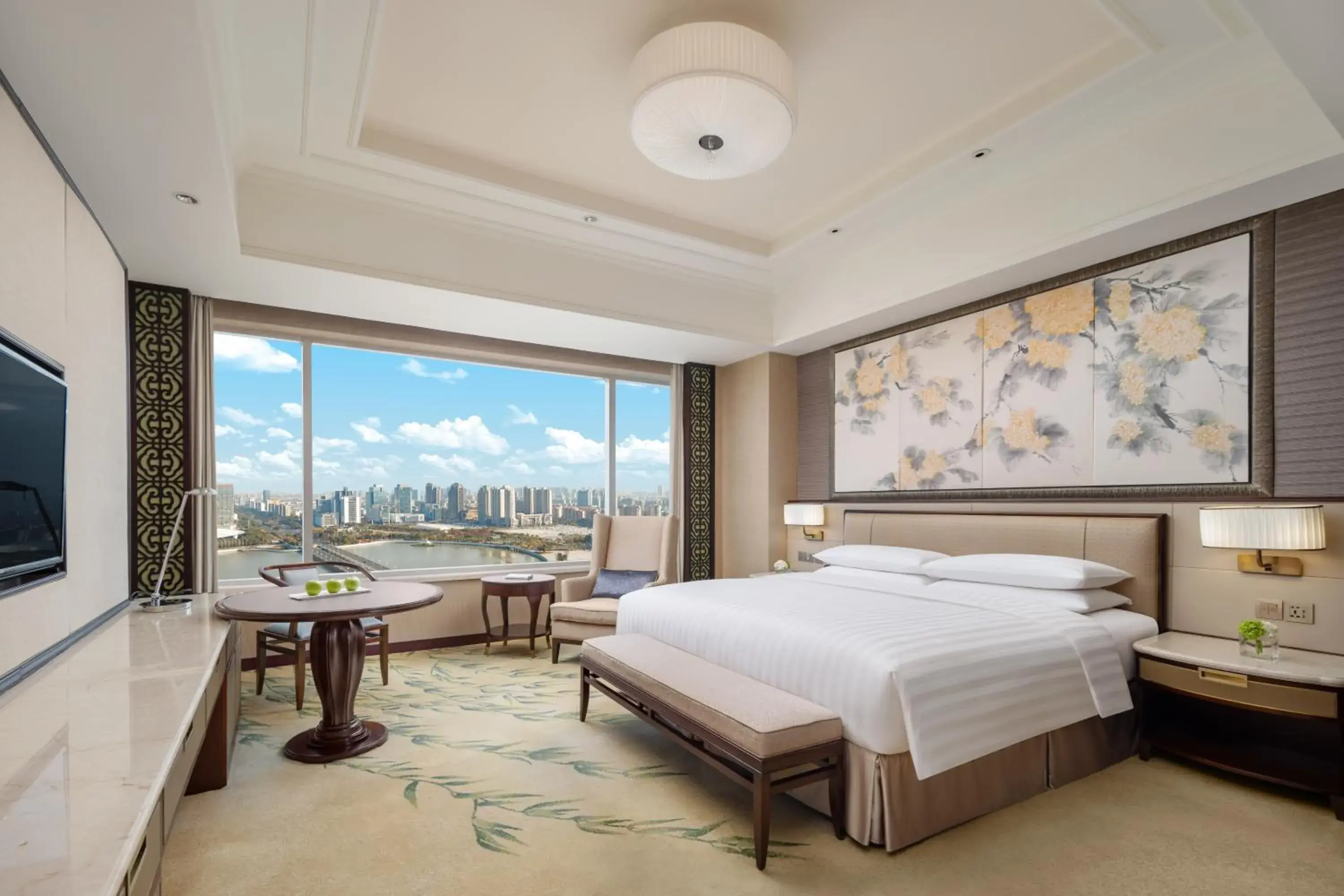 Horizon Club King Room With Lake View in Shangri-La Yangzhou Horizon Club King Room With Lake View in Shangri-La Yangzhou