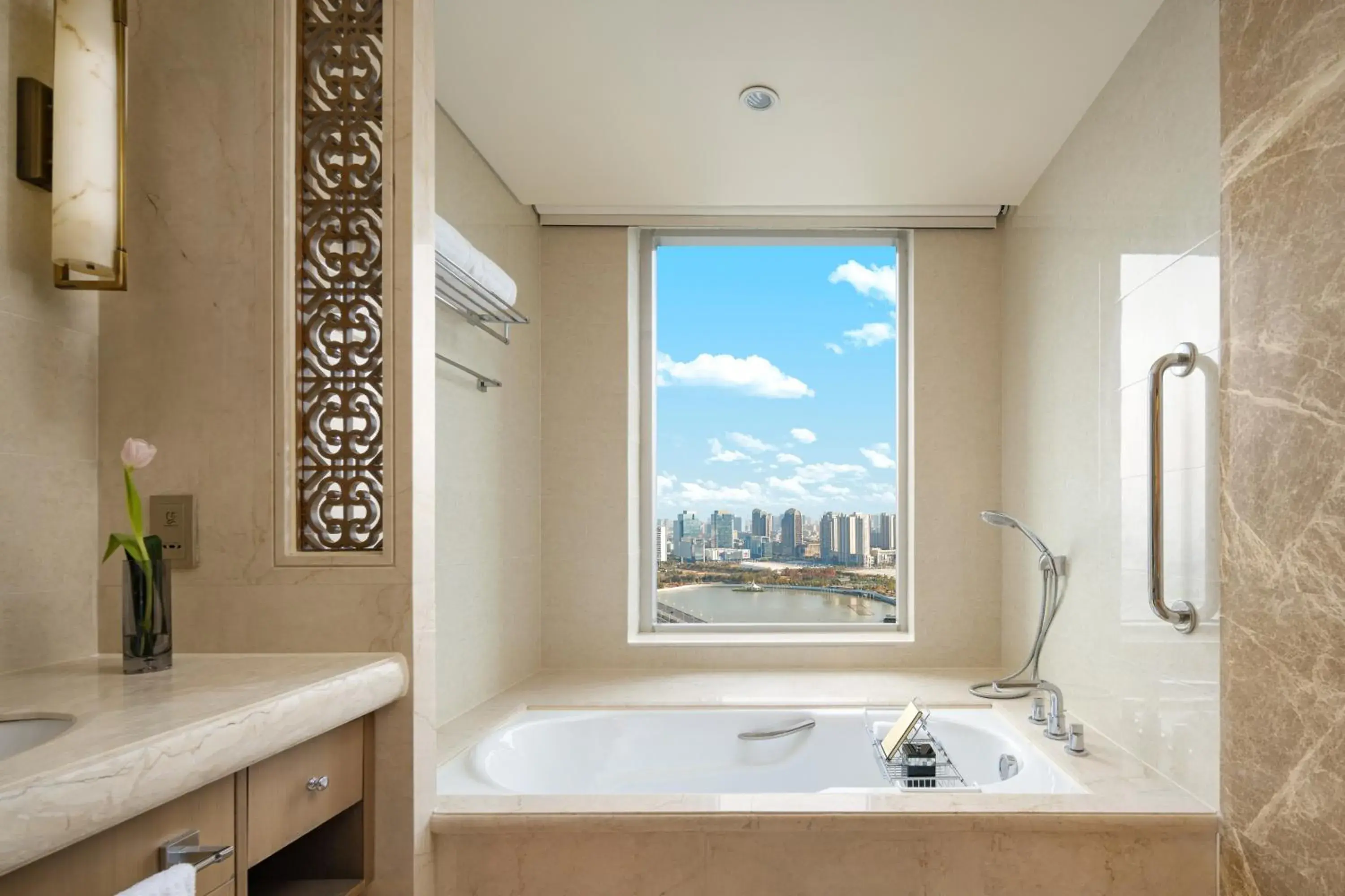 Horizon Club King Room in Shangri-La Yangzhou Horizon Club King Room in Shangri-La Yangzhou