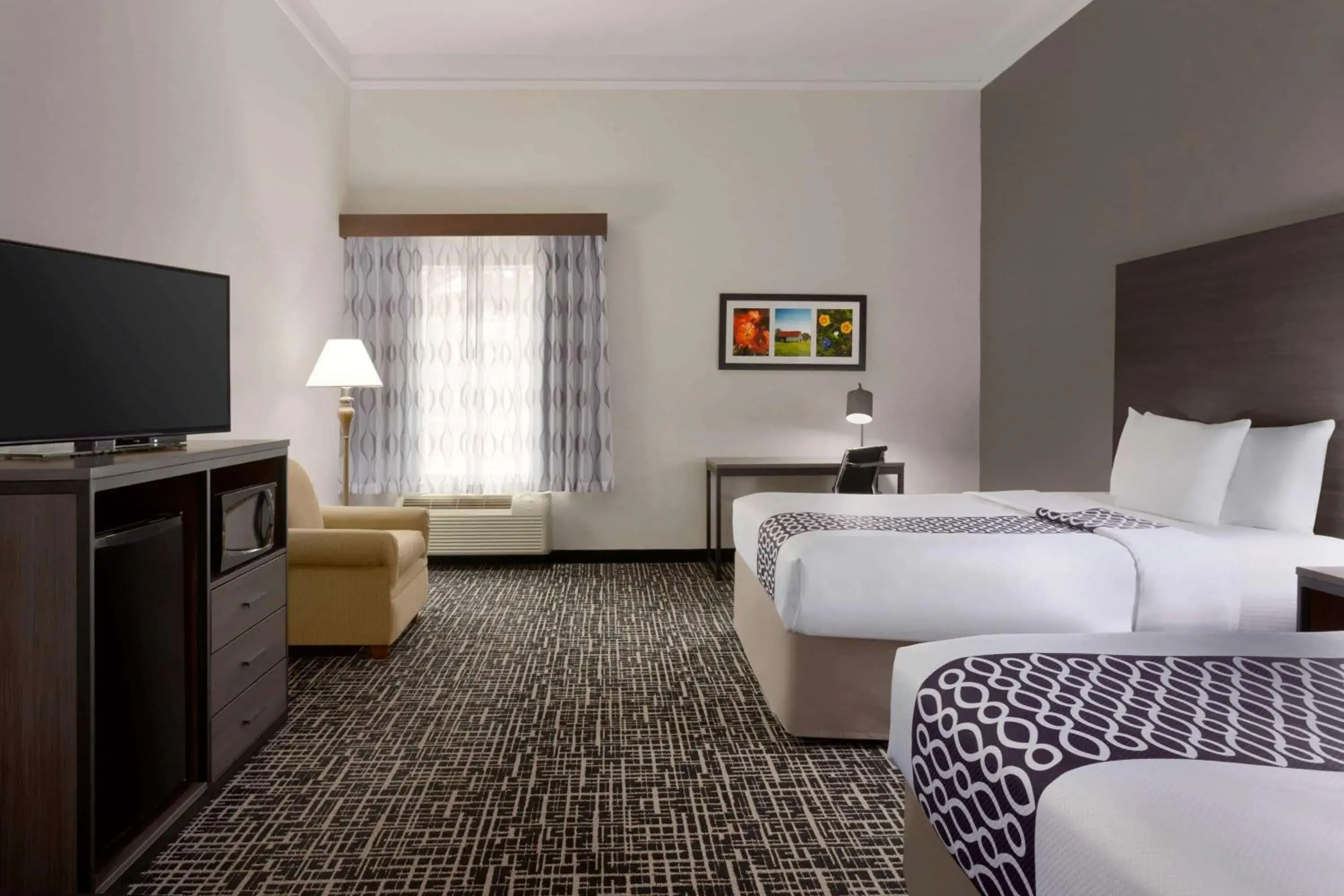 Queen Room with Two Queen Beds and Roll-In Shower - Mobility/Hearing Accessible - Non-Smoking in La Quinta by Wyndham I-20 Longview South Queen Room with Two Queen Beds and Roll-In Shower - Mobility/Hearing Accessible - Non-Smoking in La Quinta by Wyndham I-20 Longview South