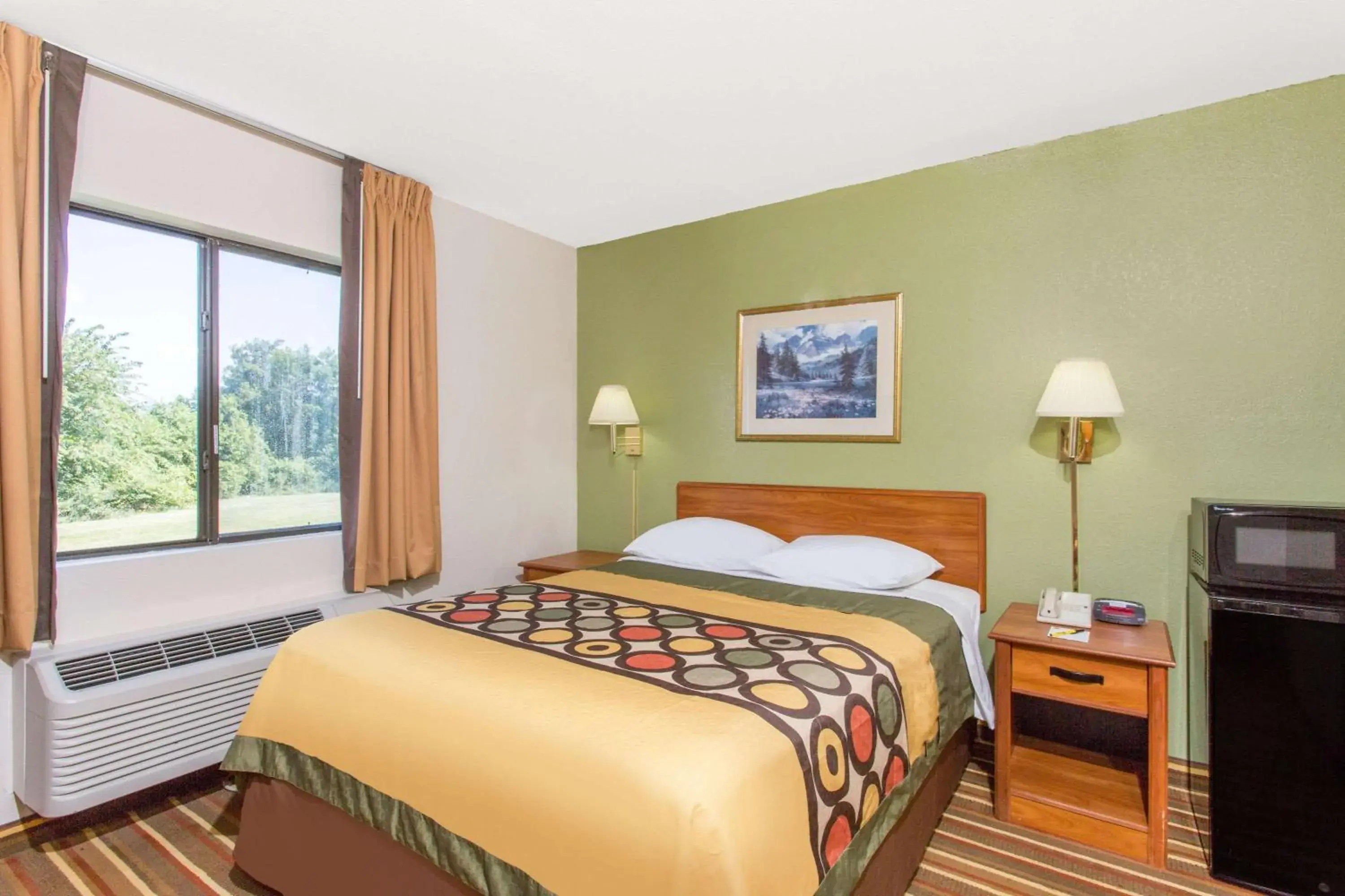 Queen Room - Disability Access - Non-Smoking in Super 8 by Wyndham Bedford Queen Room - Disability Access - Non-Smoking in Super 8 by Wyndham Bedford