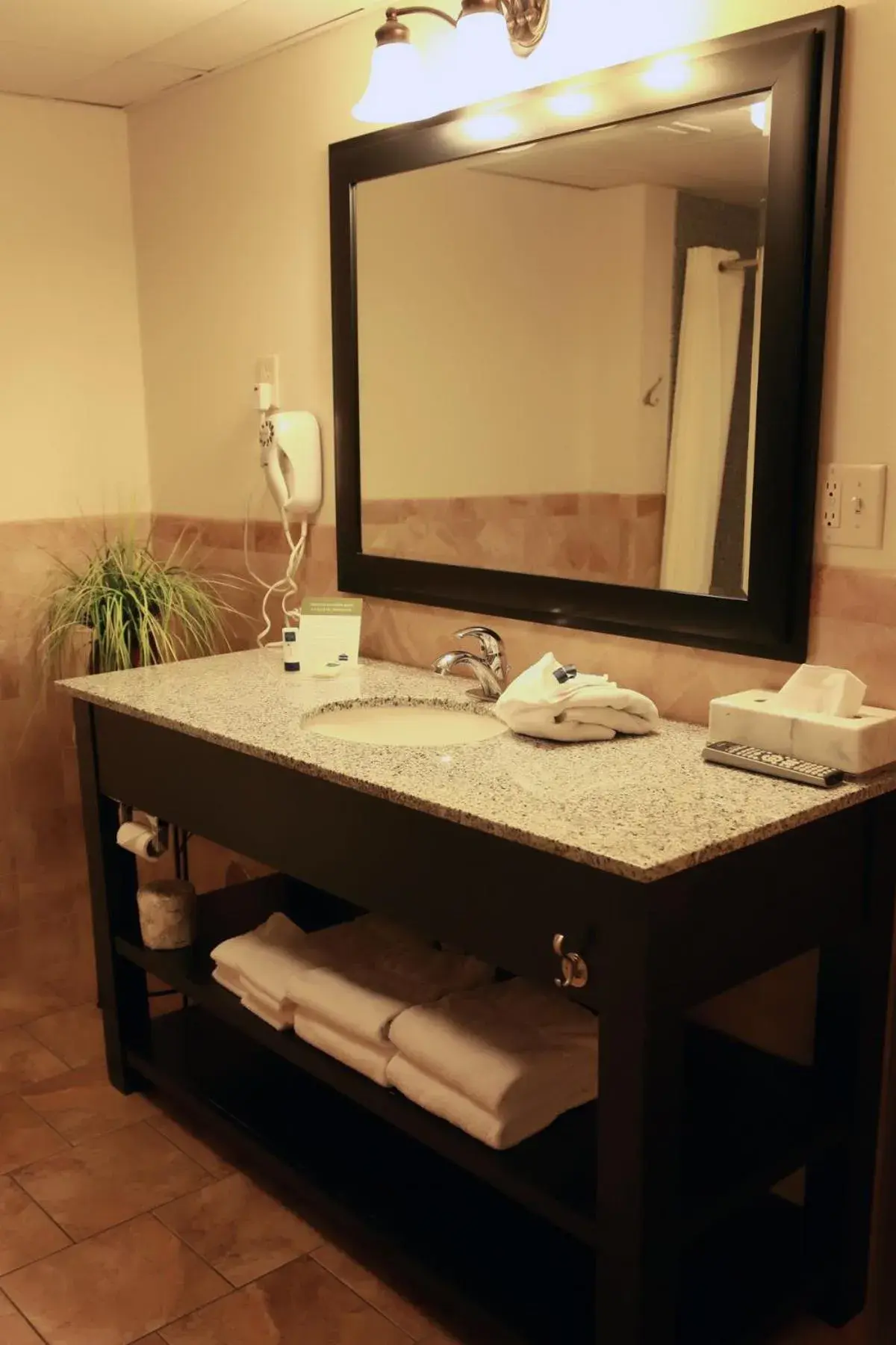 Superior King Room - Non-Smoking in AmericInn by Wyndham McAlester Superior King Room - Non-Smoking in AmericInn by Wyndham McAlester