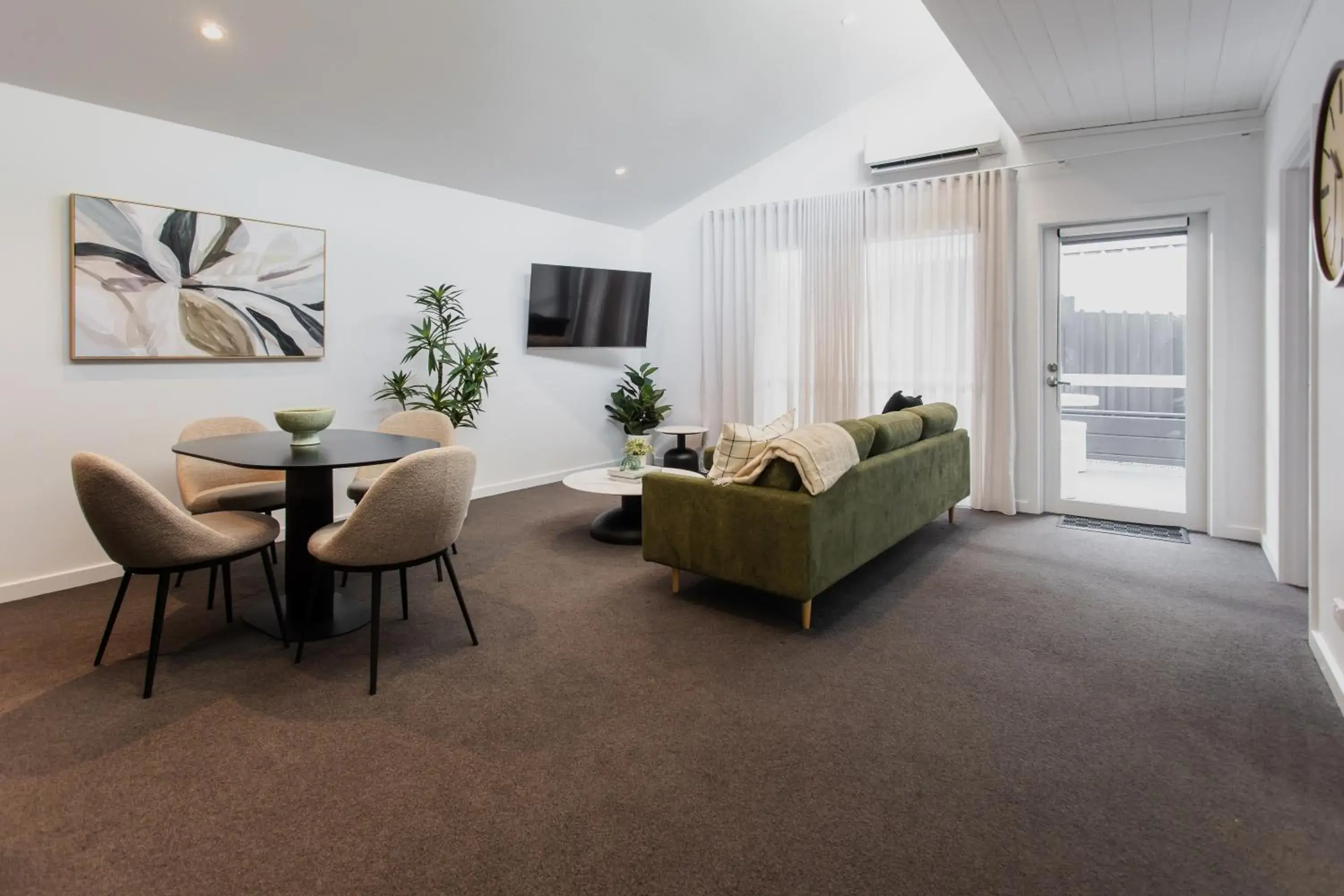 Two-Bedroom Apartment in Yarra Valley Grand Two-Bedroom Apartment in Yarra Valley Grand