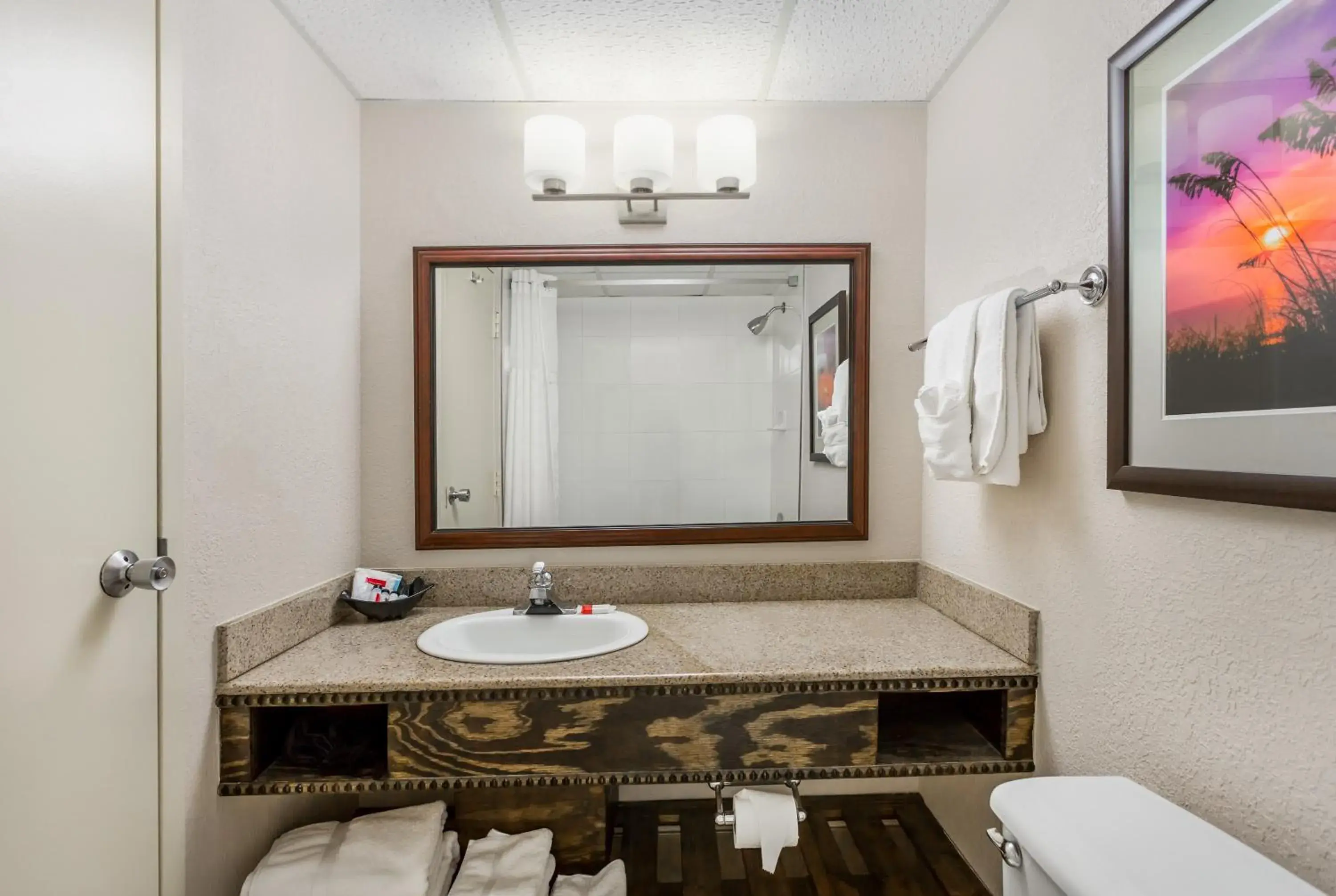 Double Room with Two Double Beds and City View - Pet Friendly/Non-Smoking in Ramada Plaza by Wyndham Nags Head Oceanfront Double Room with Two Double Beds and City View - Pet Friendly/Non-Smoking in Ramada Plaza by Wyndham Nags Head Oceanfront