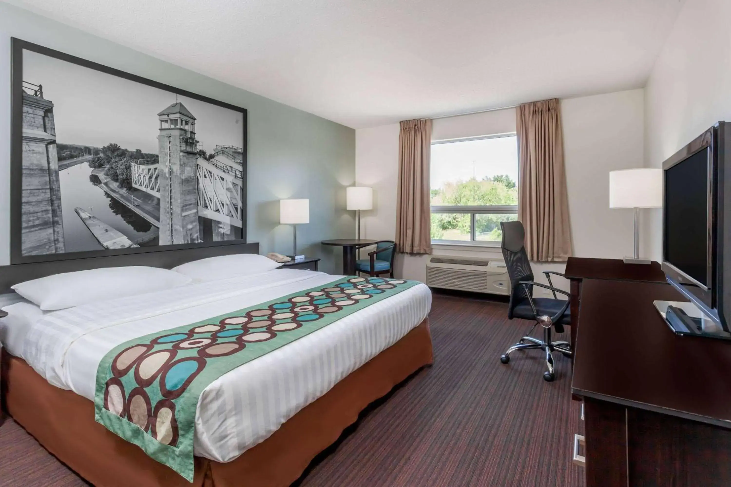 King Room - Non-Smoking in Super 8 by Wyndham Peterborough King Room - Non-Smoking in Super 8 by Wyndham Peterborough