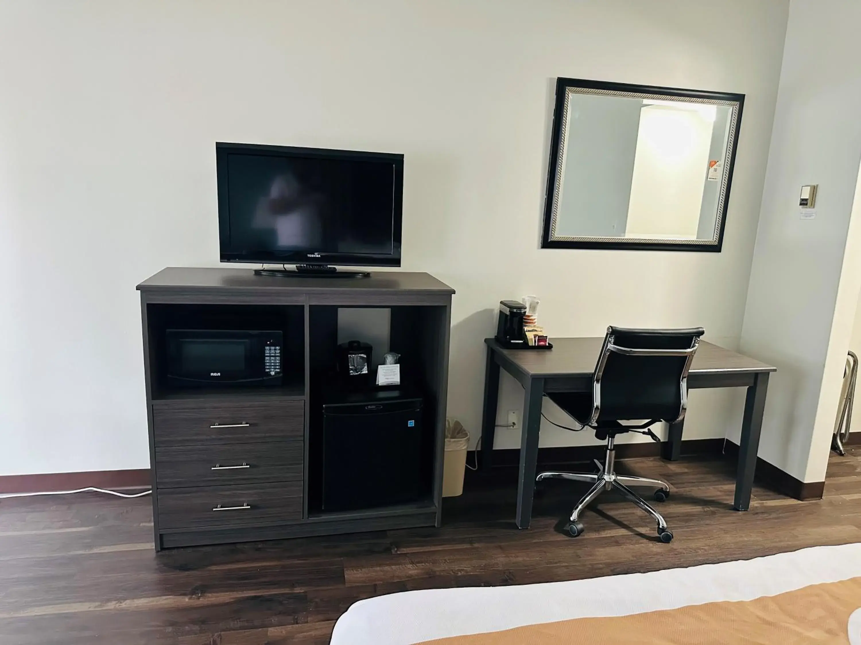 King Room with Sofa Bed - Non-Smoking in Quality Inn King Room with Sofa Bed - Non-Smoking in Quality Inn