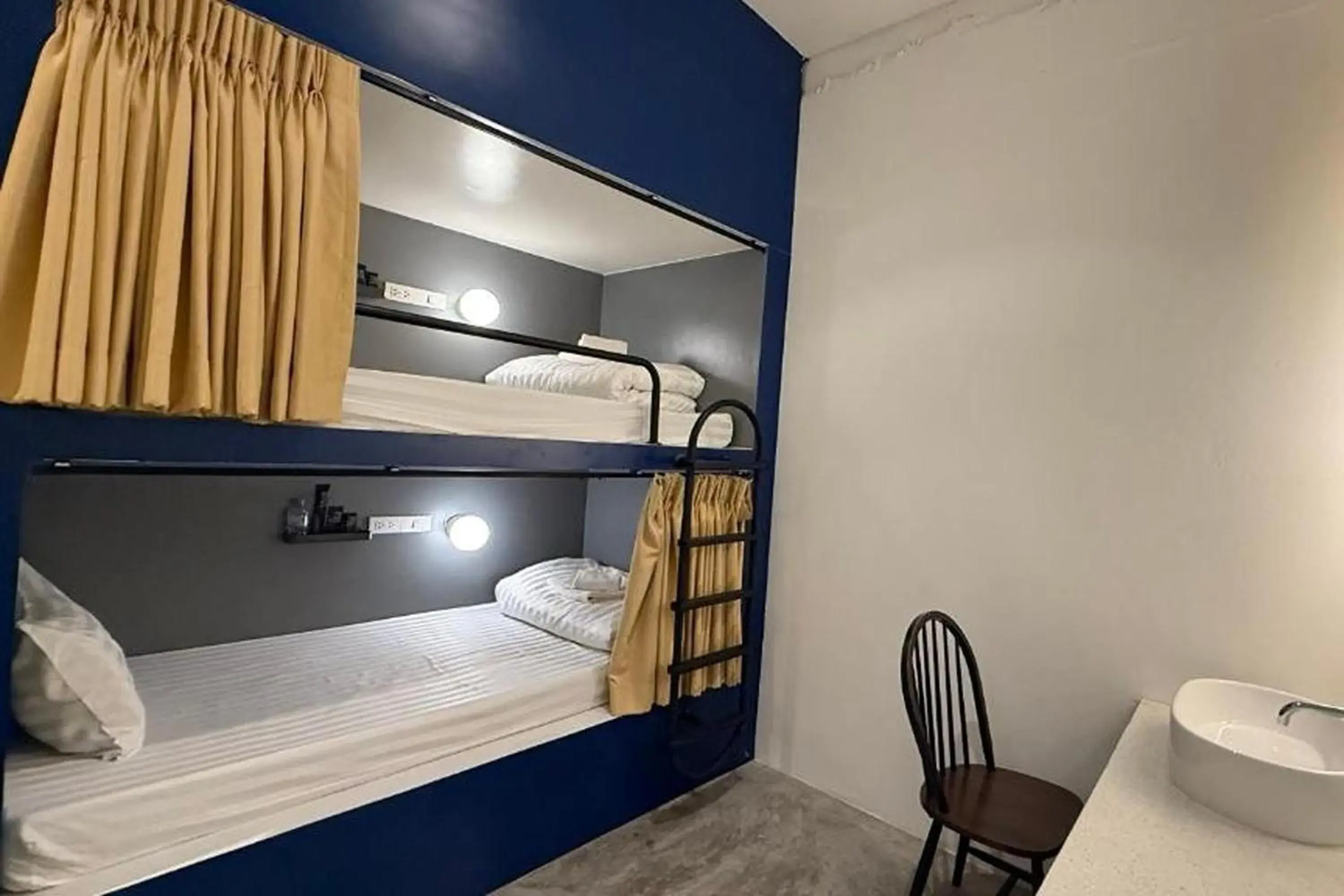 Budget Twin Room in Our Nomad Boutique Hostel Budget Twin Room in Our Nomad Boutique Hostel