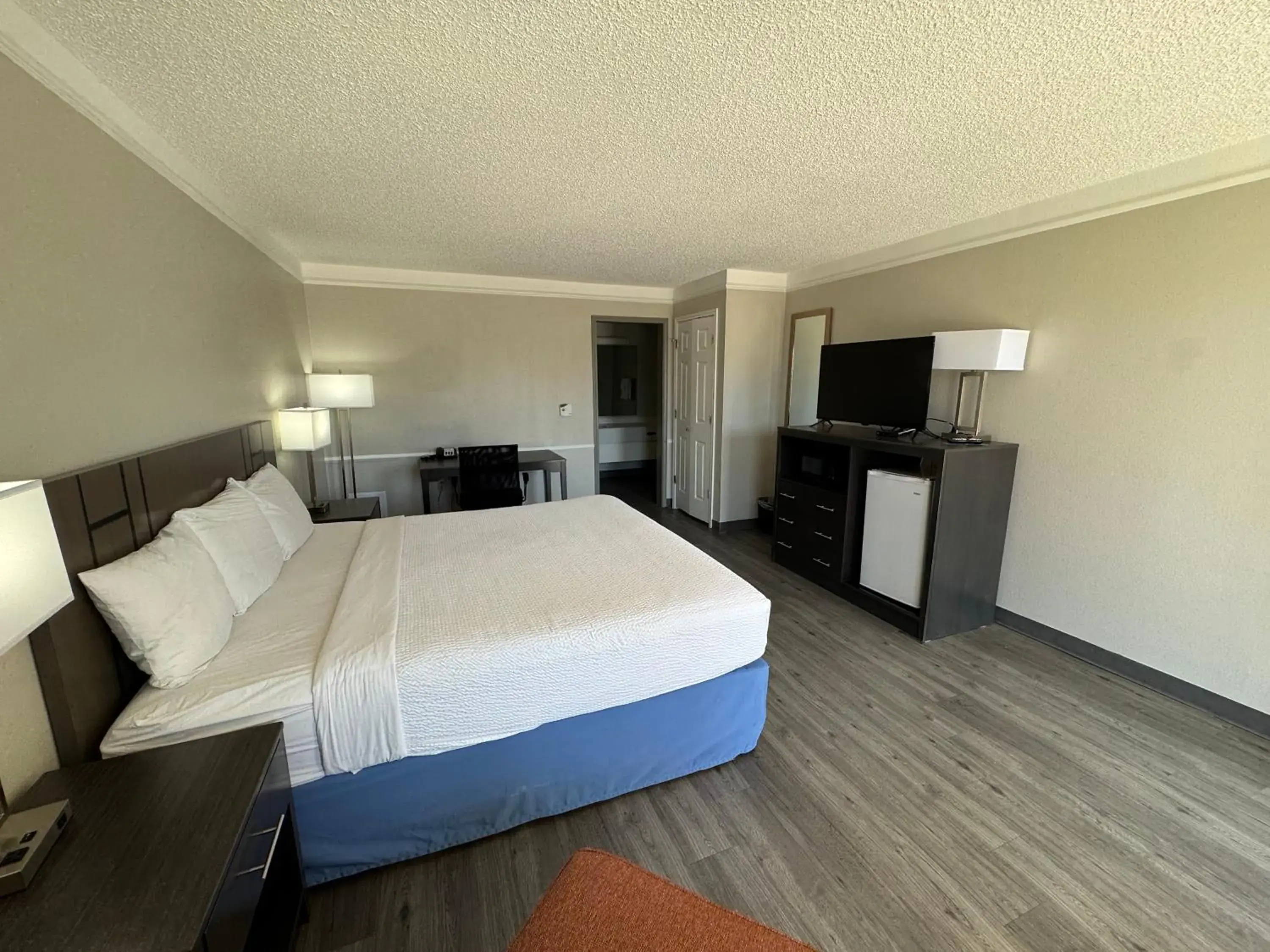 King Room - Non-Smoking in Days Inn by Wyndham Georgetown King Room - Non-Smoking in Days Inn by Wyndham Georgetown