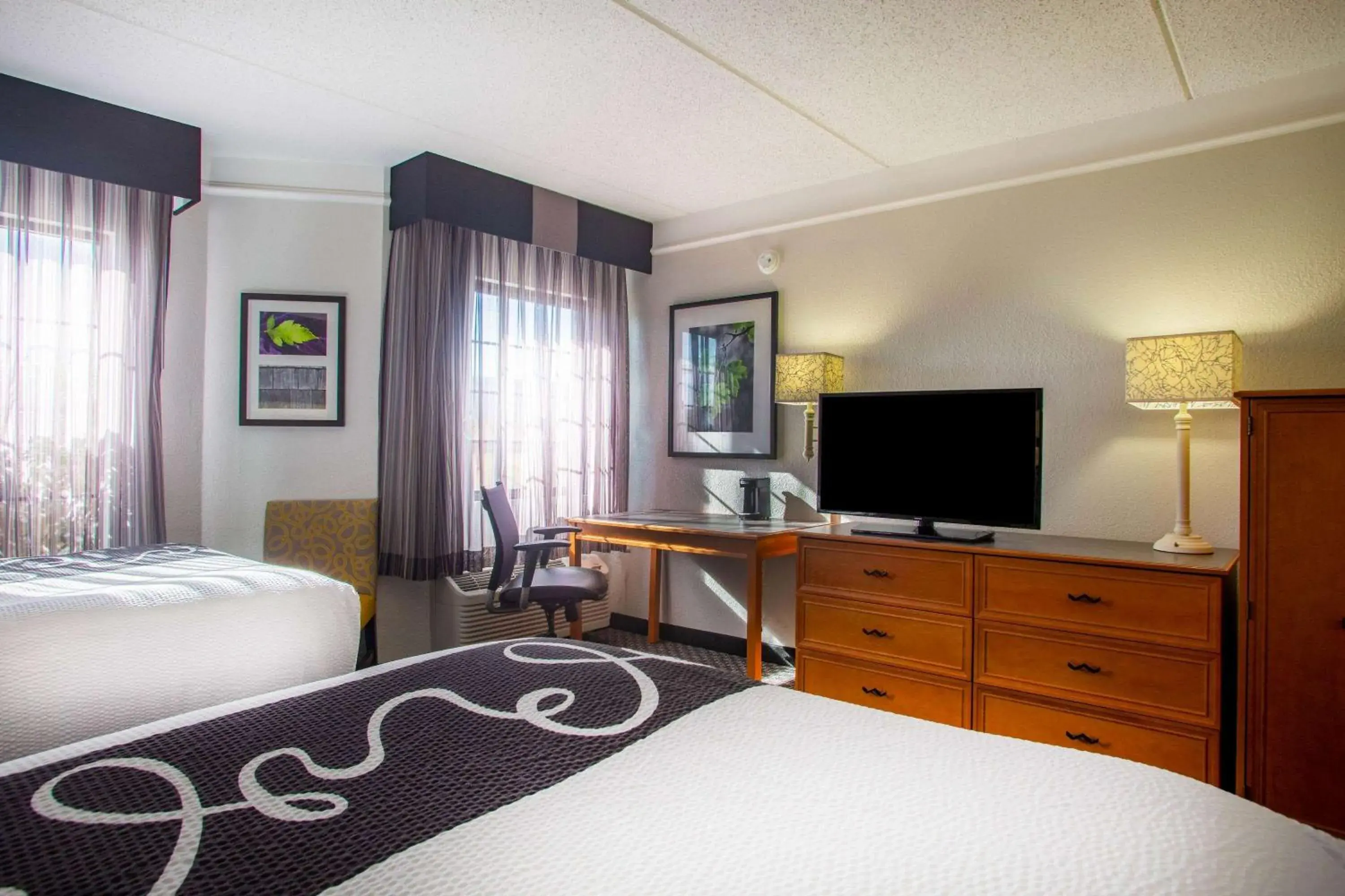 One-Bedroom King Suite - Non-Smoking in La Quinta Inn by Wyndham San Marcos One-Bedroom King Suite - Non-Smoking in La Quinta Inn by Wyndham San Marcos