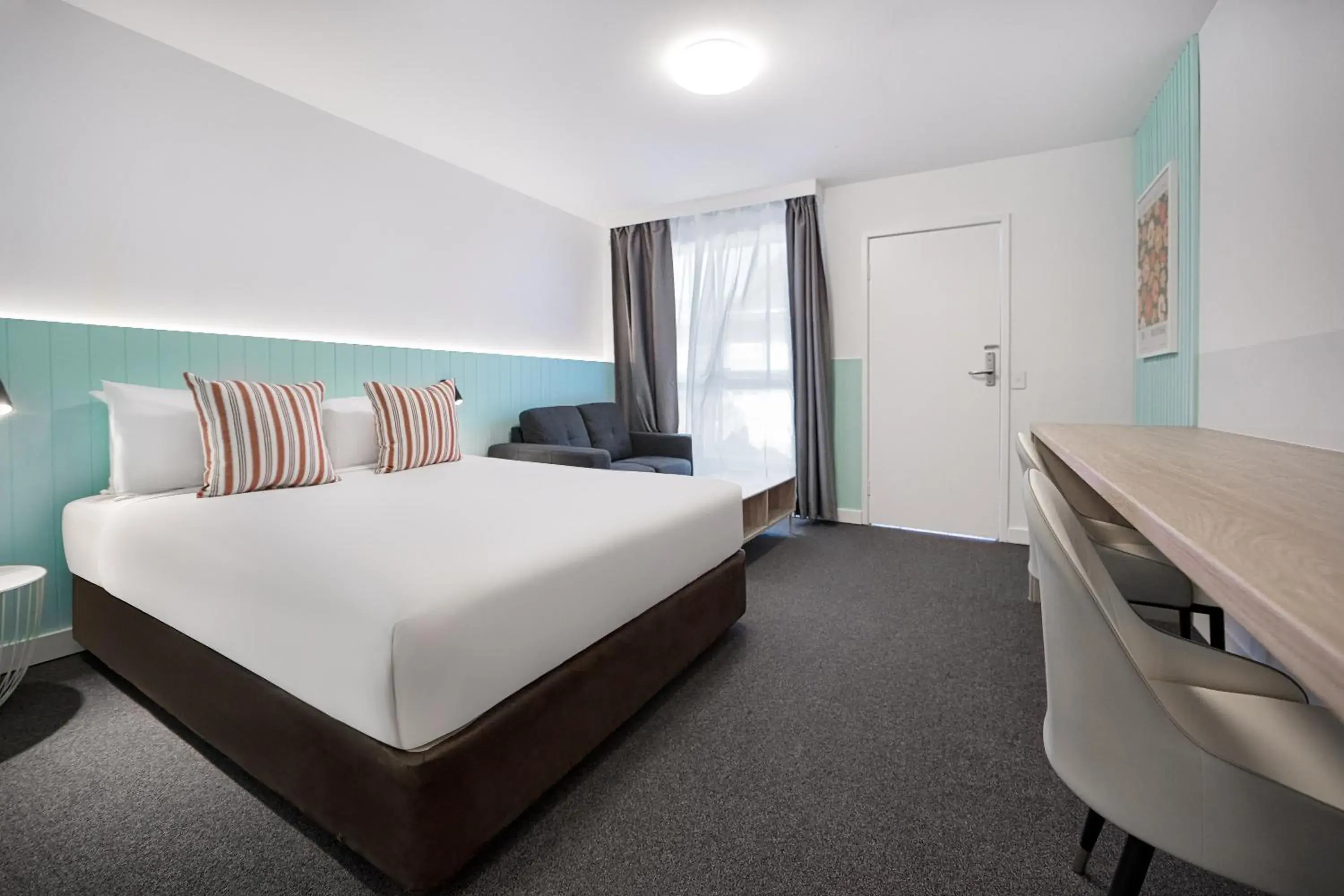 Deluxe Queen Room in Gosford Palms Motor Inn Deluxe Queen Room in Gosford Palms Motor Inn