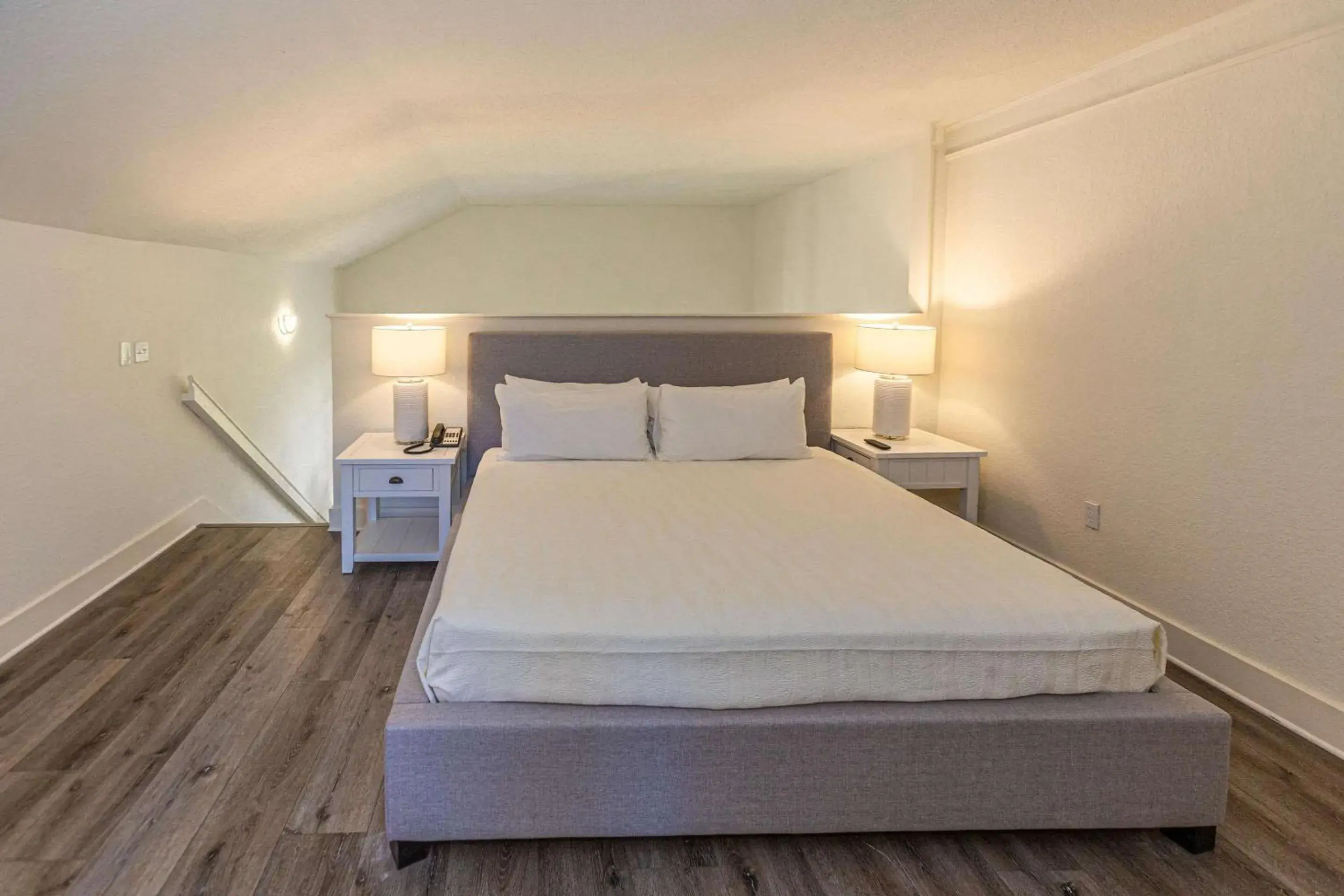 Efficiency King Suite - Non-Smoking in Plantation Resort on Crystal River, Ascend Hotel Collection Efficiency King Suite - Non-Smoking in Plantation Resort on Crystal River, Ascend Hotel Collection