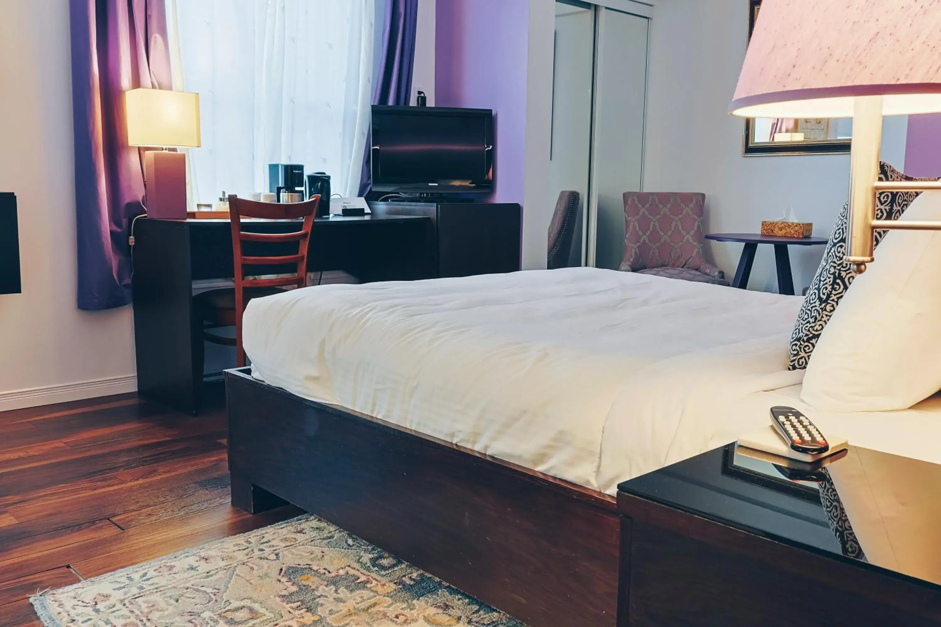 Deluxe Room With Bath in Auberge aux Deux Lions Deluxe Room With Bath in Auberge aux Deux Lions