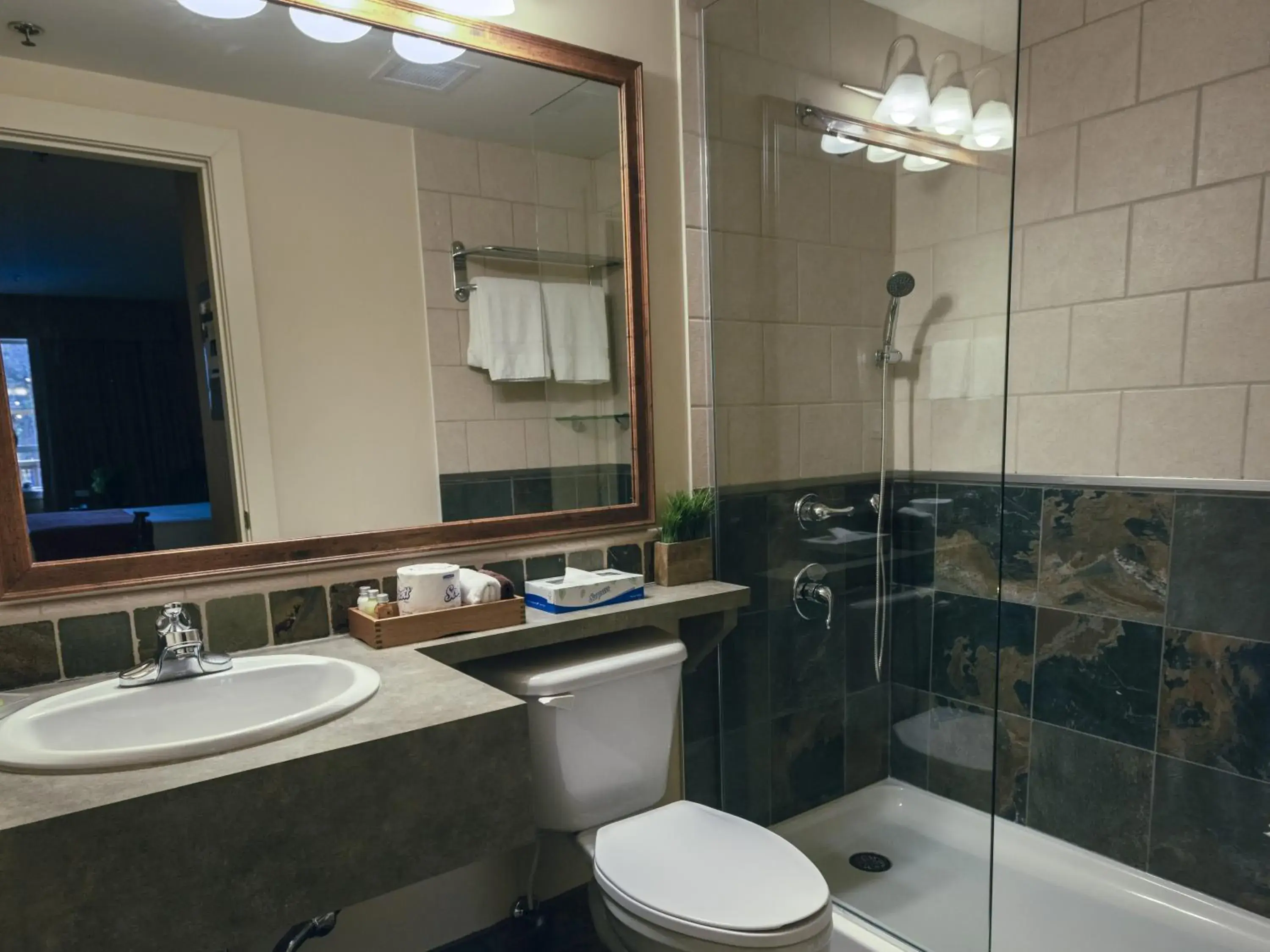 One-Bedroom Suite with Kitchen in Pemberton Valley Lodge One-Bedroom Suite with Kitchen in Pemberton Valley Lodge