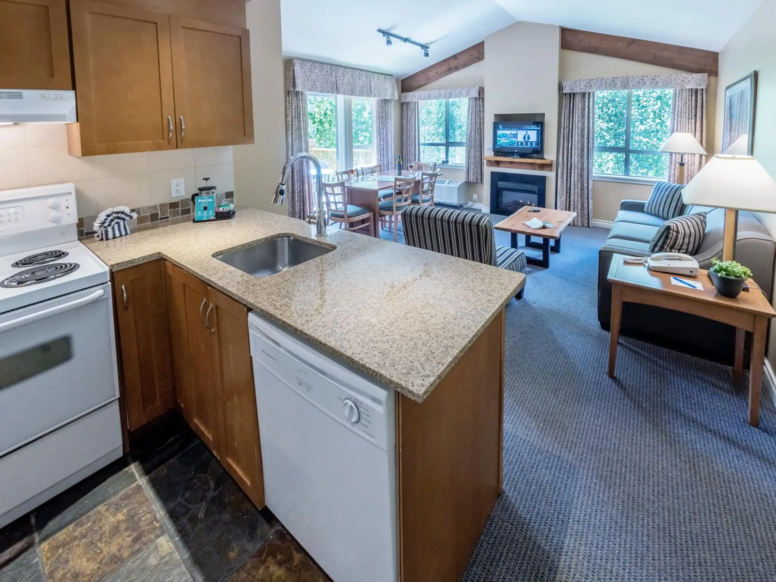 Two-Bedroom Suite with Kitchen in Pemberton Valley Lodge Two-Bedroom Suite with Kitchen in Pemberton Valley Lodge