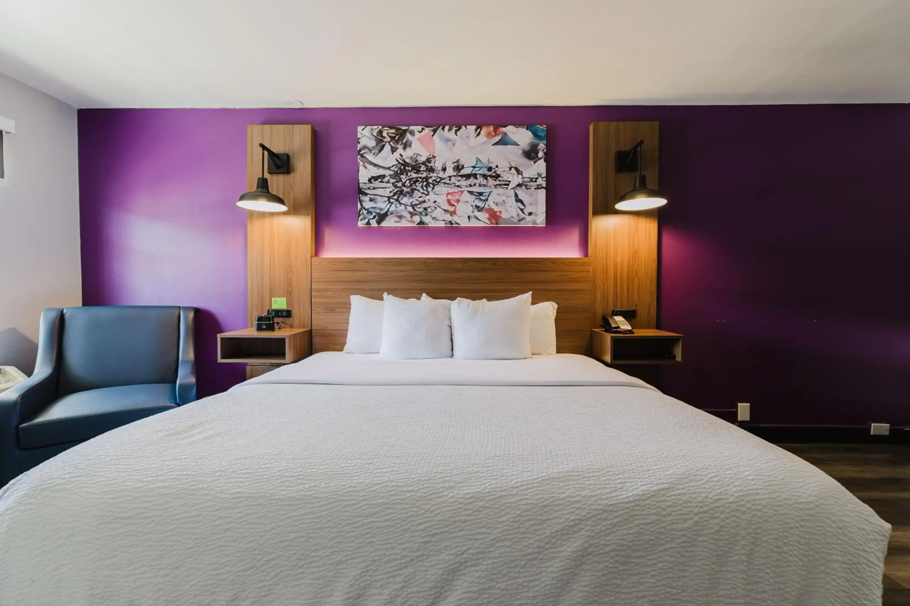 Deluxe King Room with Bathtub with Grab Bars -Mobility Accessible/Non-Smoking in La Quinta Inn by Wyndham Amarillo Mid-City Deluxe King Room with Bathtub with Grab Bars -Mobility Accessible/Non-Smoking in La Quinta Inn by Wyndham Amarillo Mid-City