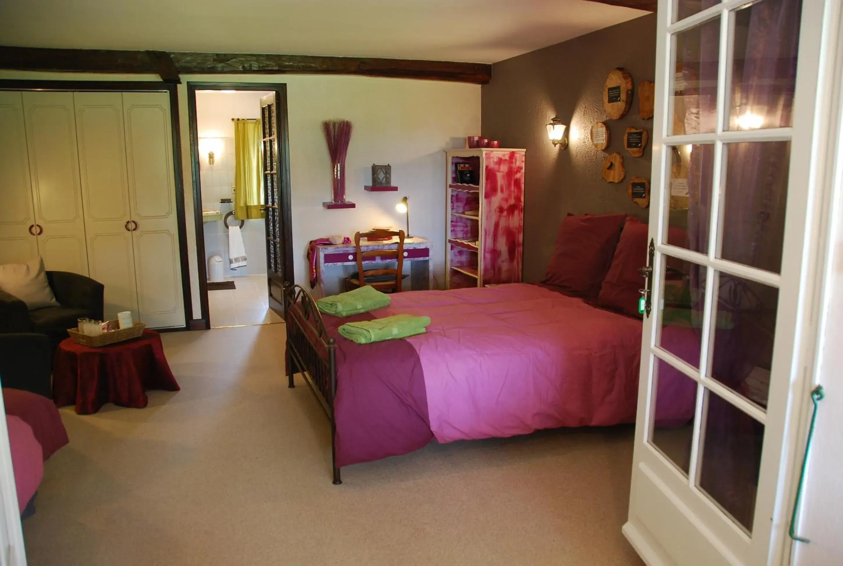 Comfort Triple Room with Shower in Domaine Sainte Barthe, entre Marciac et Nogaro Comfort Triple Room with Shower in Domaine Sainte Barthe, entre Marciac et Nogaro