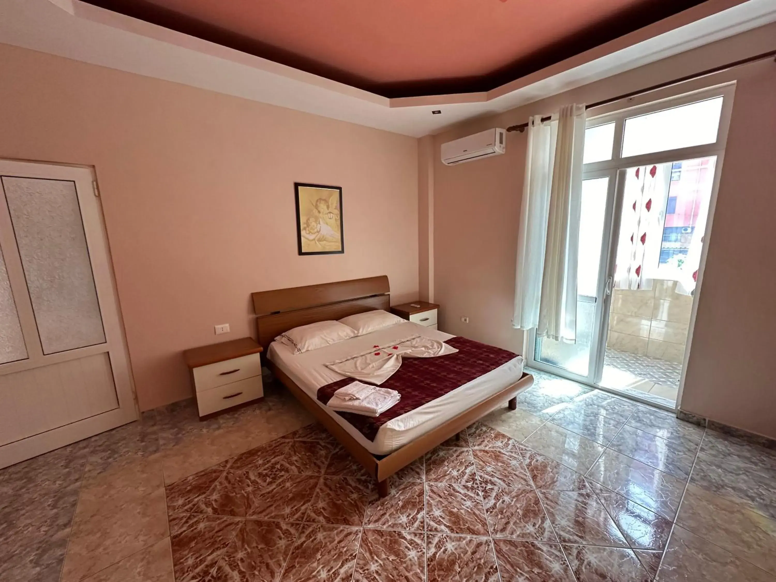 Deluxe Room in Chicago hotel Deluxe Room in Chicago hotel