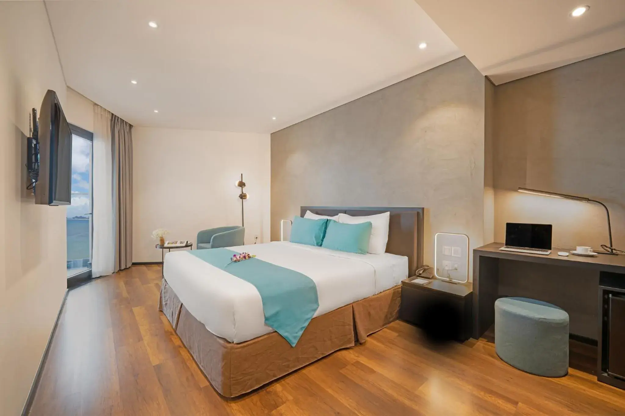 Deluxe Double Room with Sea View in The Code Hotel & Spa Da Nang Deluxe Double Room with Sea View in The Code Hotel & Spa Da Nang