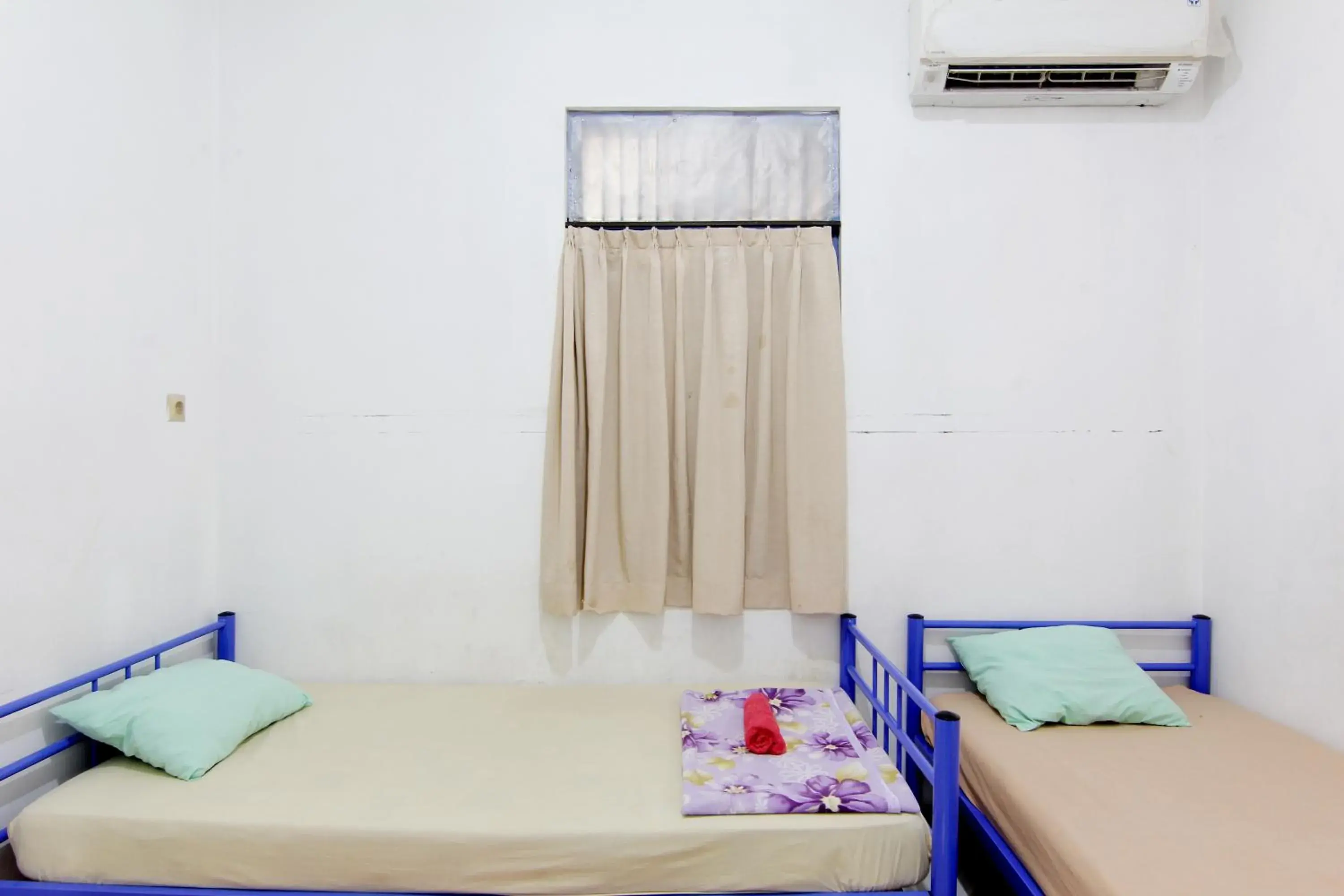 Standard Twin Room with Shared Bathroom in Arjuna Hostel Standard Twin Room with Shared Bathroom in Arjuna Hostel