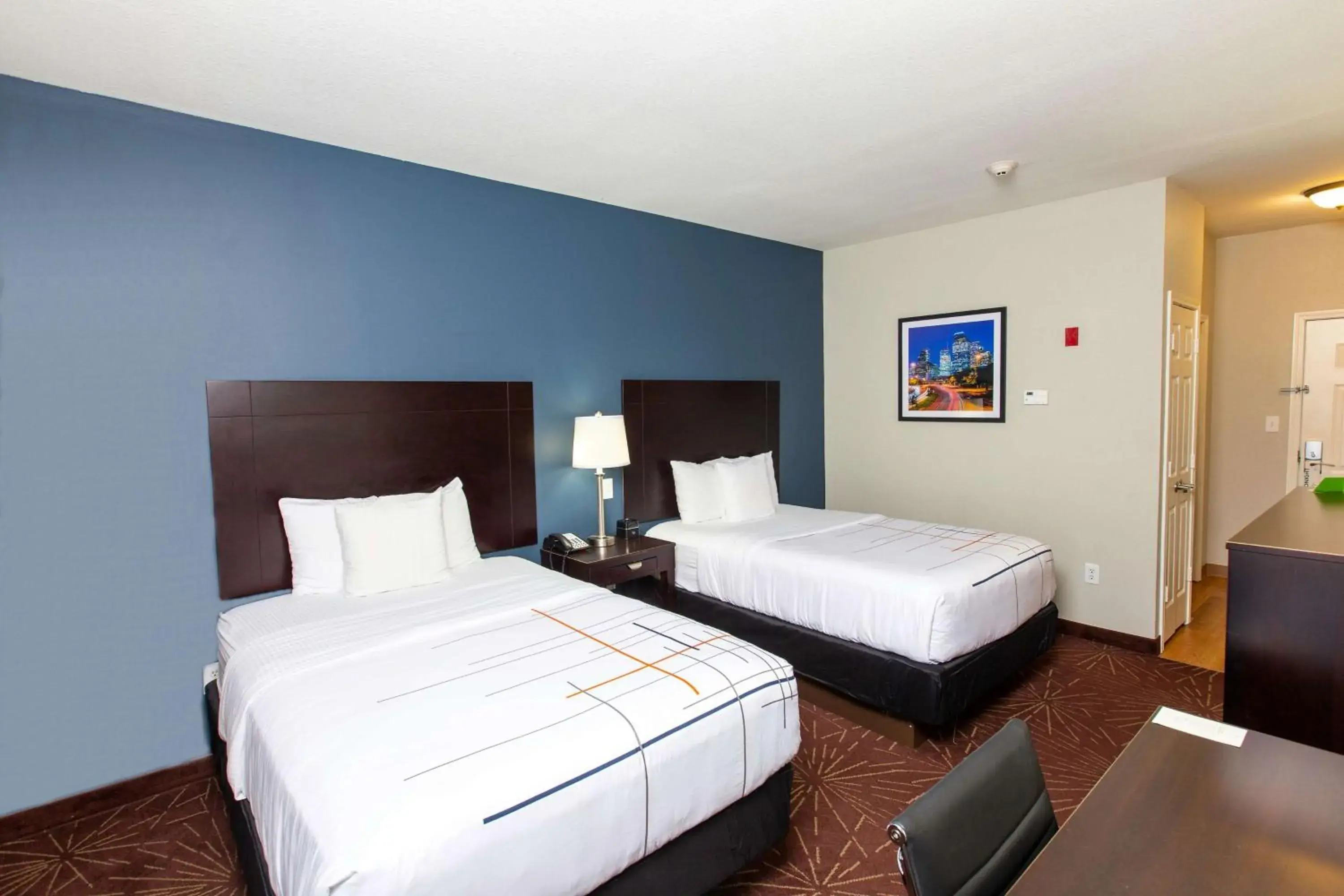 Double Room with Two Double Beds and Bath Tub - Mobility/Hearing Accessible - Non-Smoking in La Quinta by Wyndham Houston East at Normandy Double Room with Two Double Beds and Bath Tub - Mobility/Hearing Accessible - Non-Smoking in La Quinta by Wyndham Houston East at Normandy