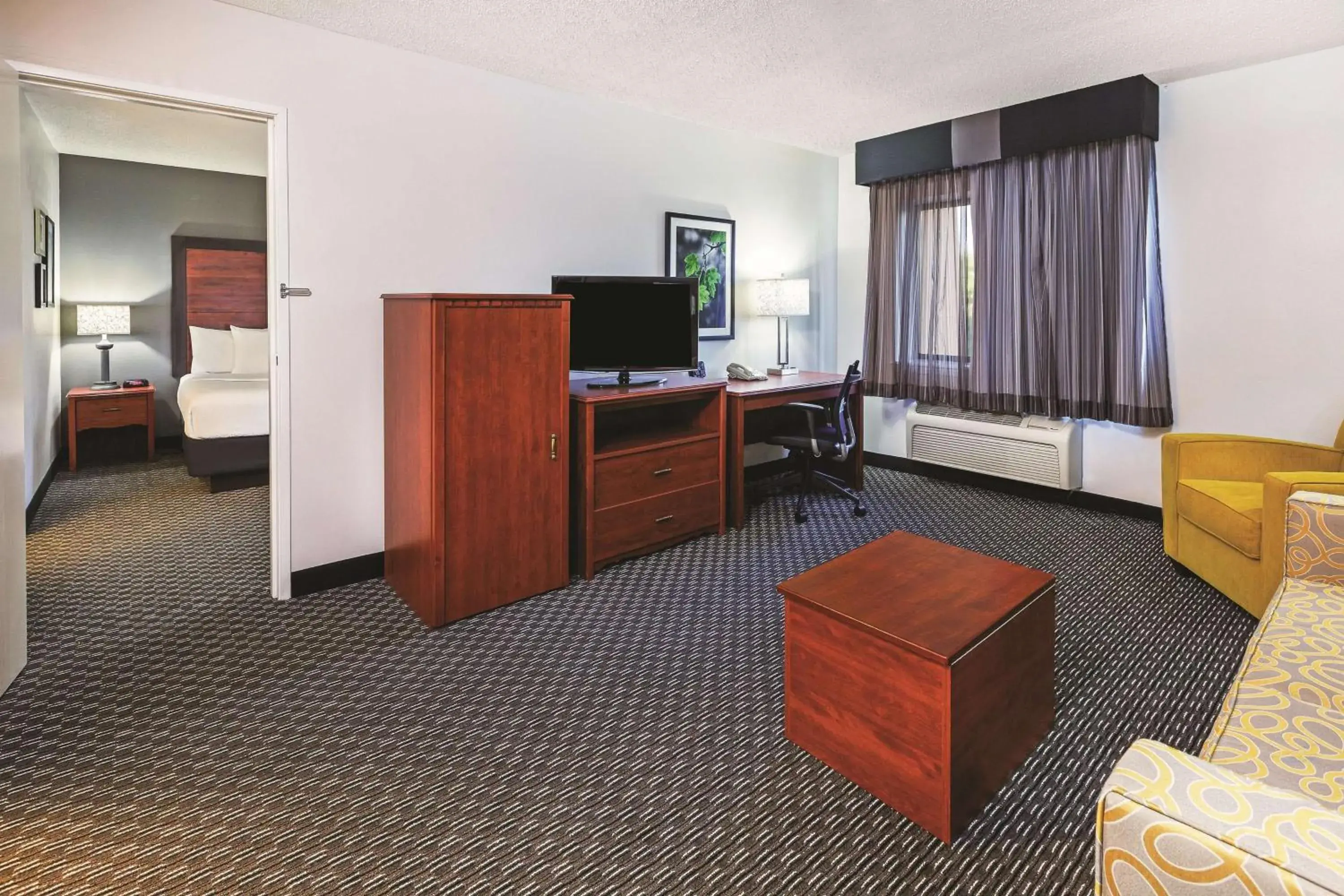 Deluxe King Suite in La Quinta by Wyndham N Little Rock - McCain Mall Deluxe King Suite in La Quinta by Wyndham N Little Rock - McCain Mall