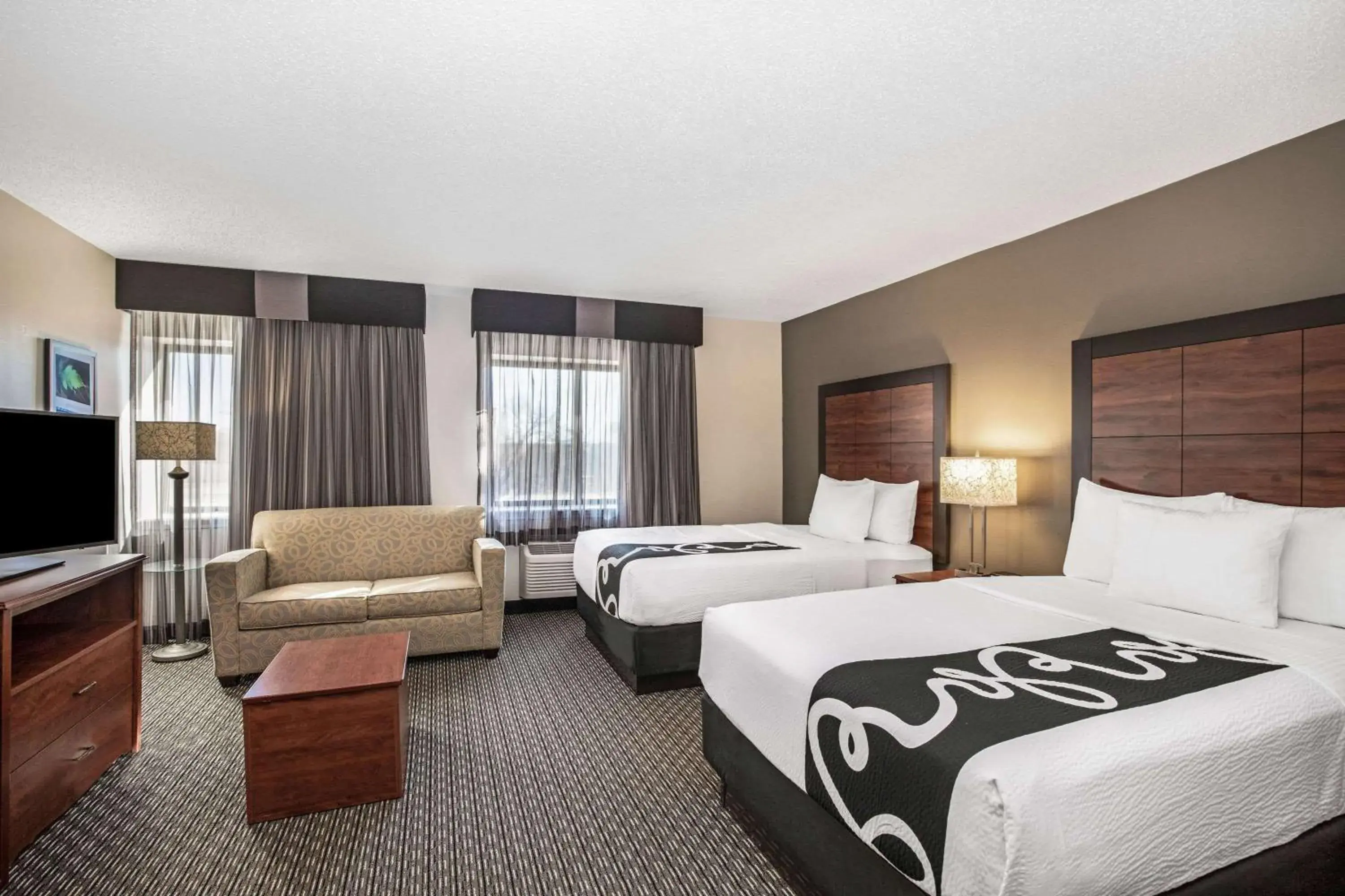 Deluxe Double Room with Two Double Beds - Non-Smoking in La Quinta by Wyndham N Little Rock - McCain Mall Deluxe Double Room with Two Double Beds - Non-Smoking in La Quinta by Wyndham N Little Rock - McCain Mall