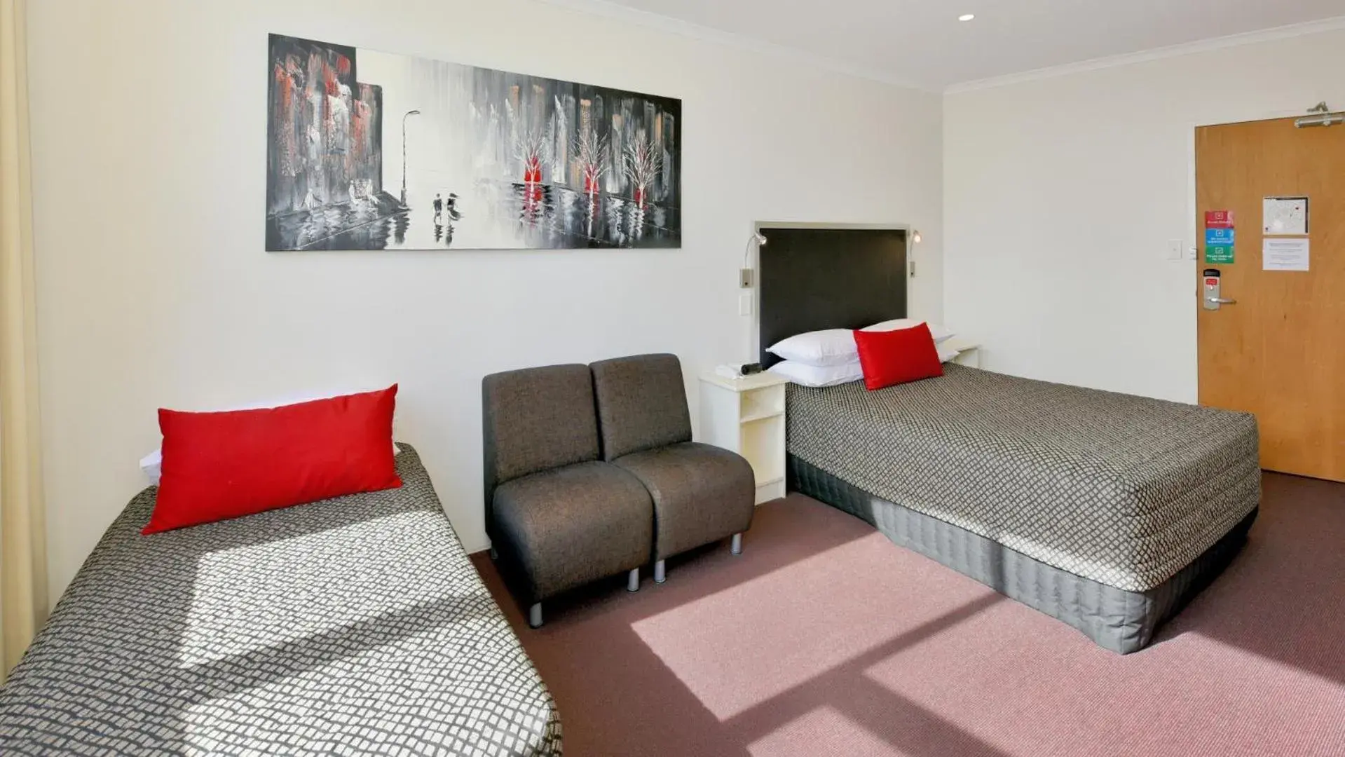 Deluxe Double or Twin Room in Atlantic Tower Motor Inn Deluxe Double or Twin Room in Atlantic Tower Motor Inn