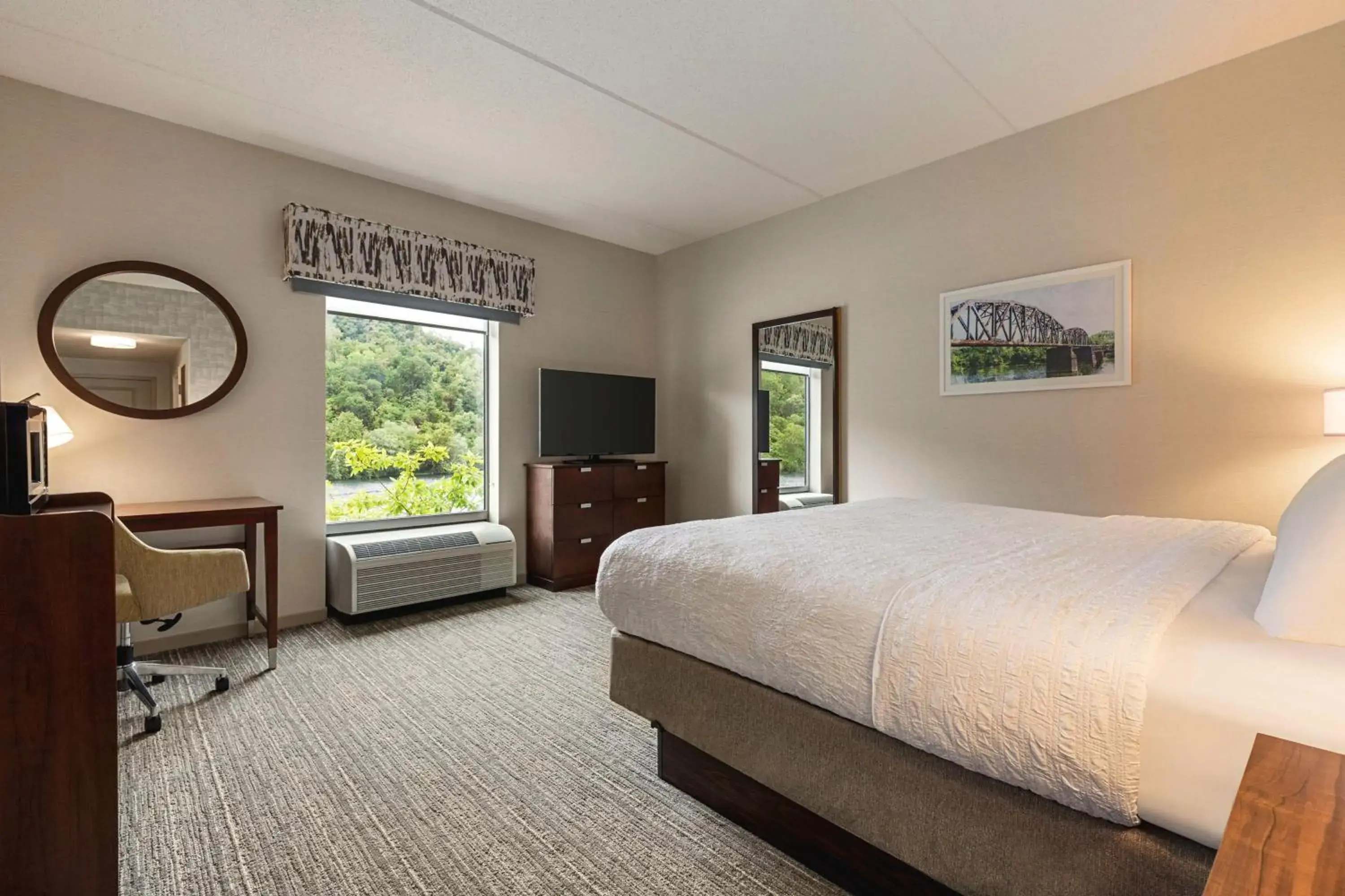 King Room with Accessible Tub - Mobility and Hearing Access/Non-Smoking in Hampton Inn & Suites Pittsburgh Waterfront West Homestead King Room with Accessible Tub - Mobility and Hearing Access/Non-Smoking in Hampton Inn & Suites Pittsburgh Waterfront West Homestead