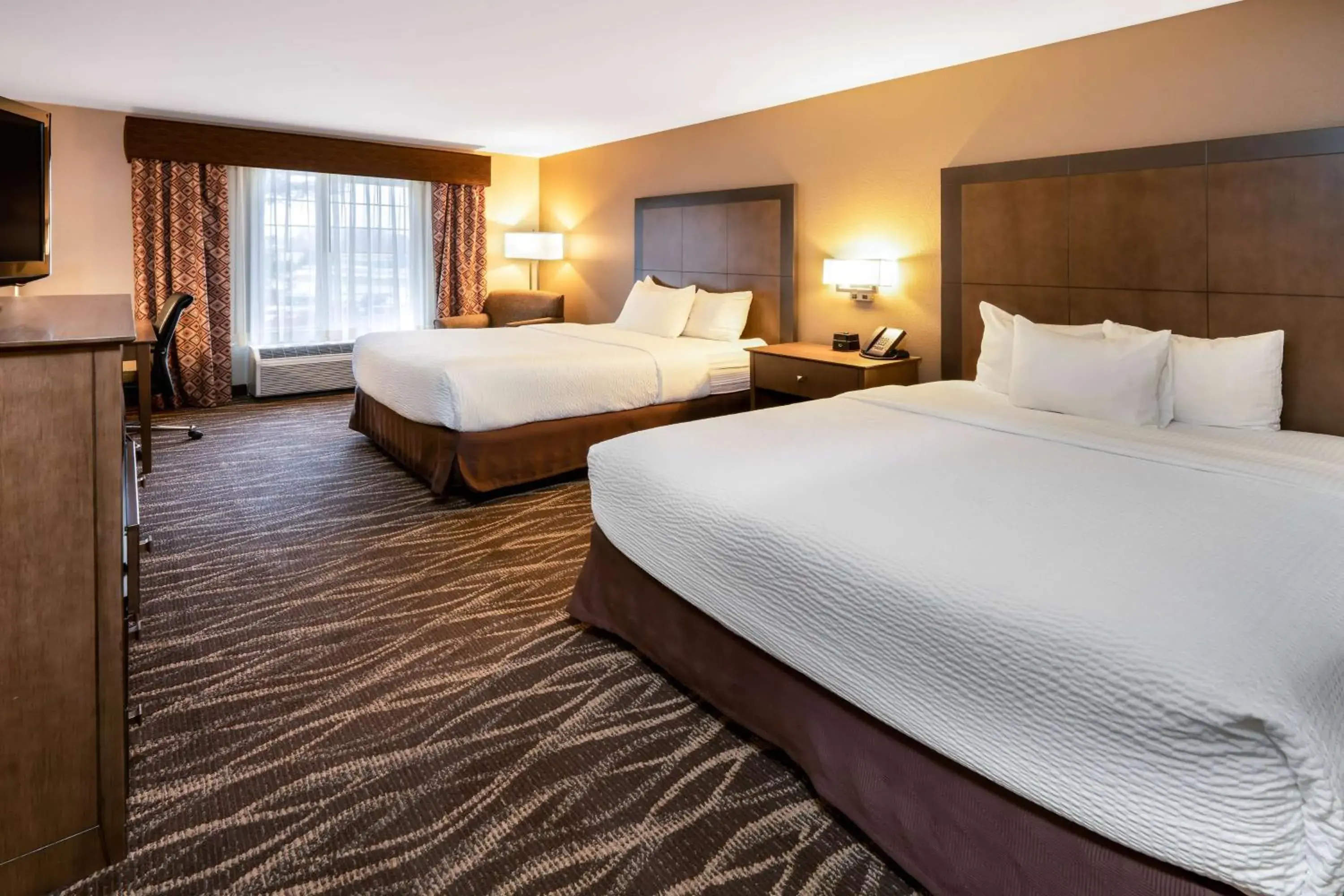 Queen Room with Two Queen Beds in Best Western Plus Kalispell/Glacier Park West Hotel & Suites Queen Room with Two Queen Beds in Best Western Plus Kalispell/Glacier Park West Hotel & Suites