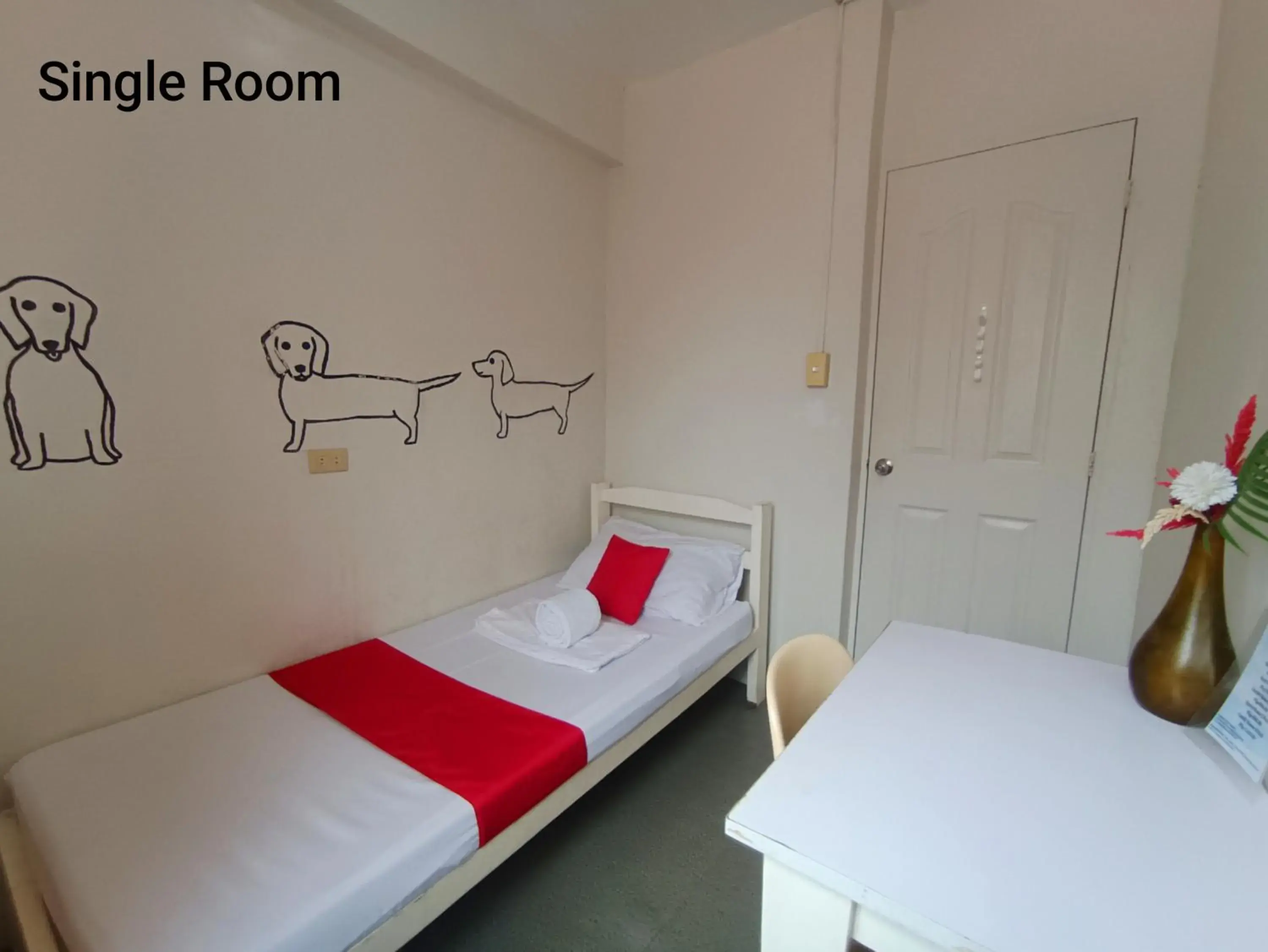 Single Room with Shared Bathroom in Bed and Brewhouse Sucat Single Room with Shared Bathroom in Bed and Brewhouse Sucat