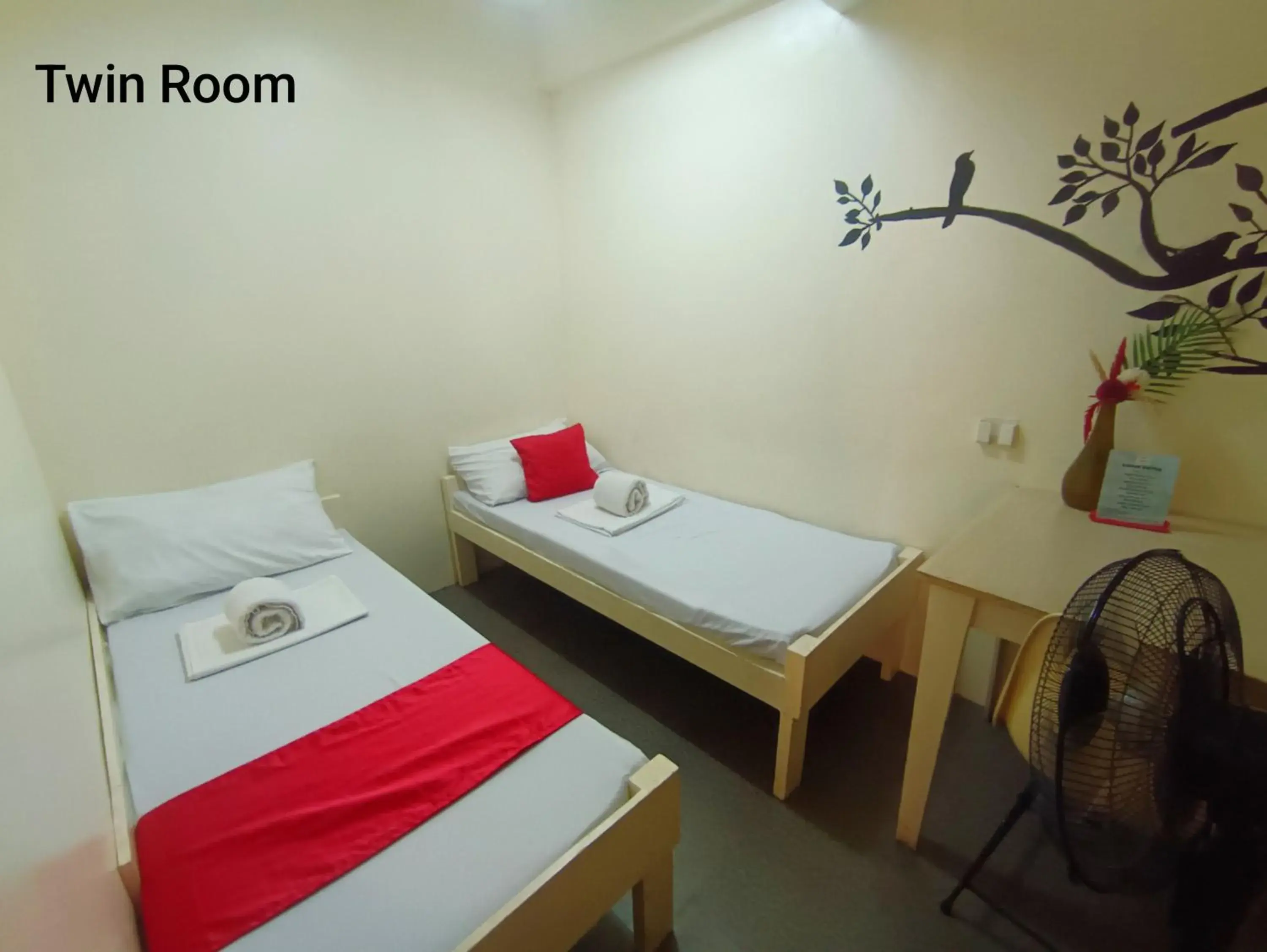 Standard Twin Room with Shared Bathroom in Bed and Brewhouse Sucat Standard Twin Room with Shared Bathroom in Bed and Brewhouse Sucat