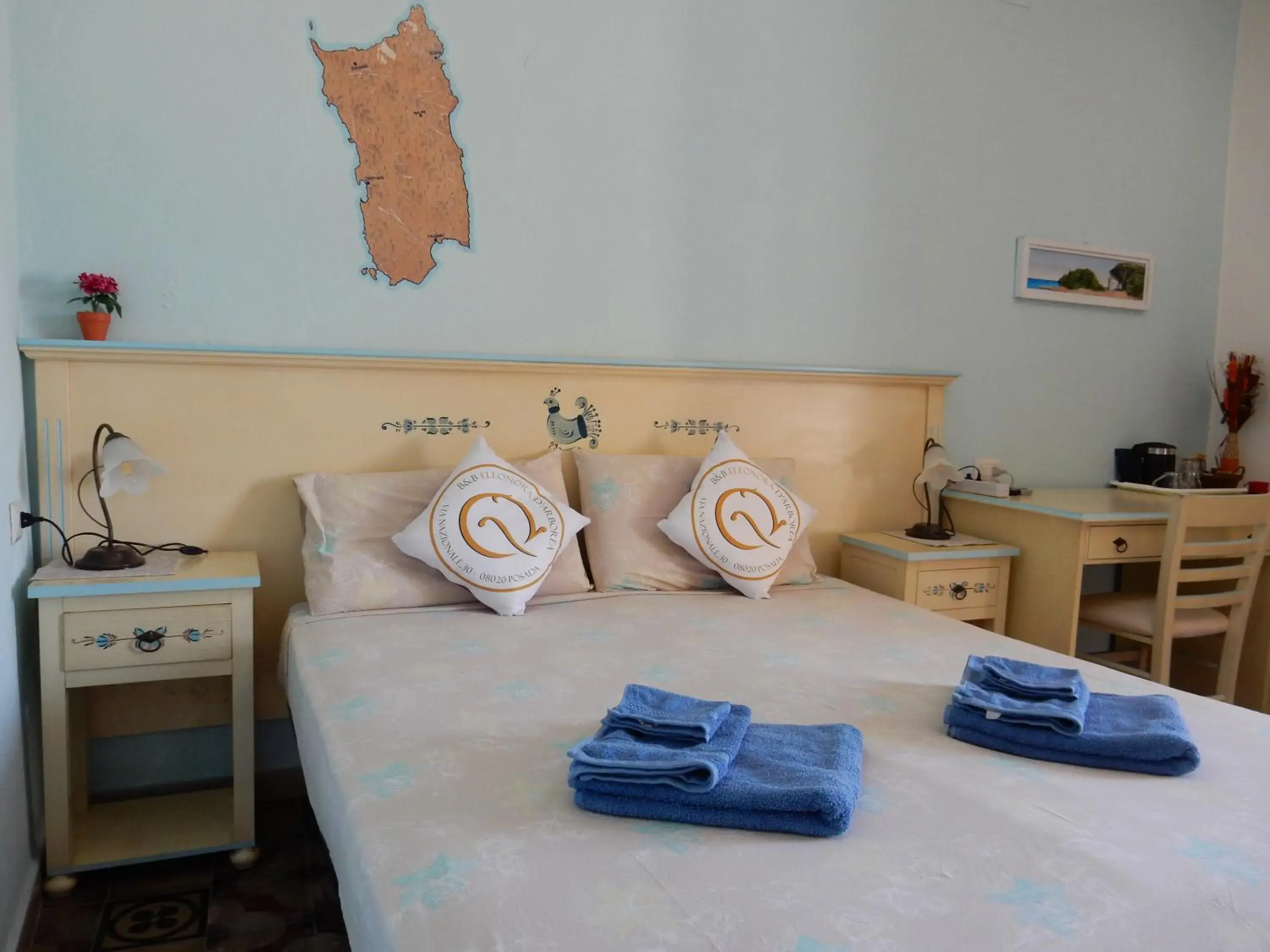 Double or Twin Room with Private Bathroom - single occupancy in B&B Eleonora D'Arborea, Centro Storico Double or Twin Room with Private Bathroom - single occupancy in B&B Eleonora D'Arborea, Centro Storico